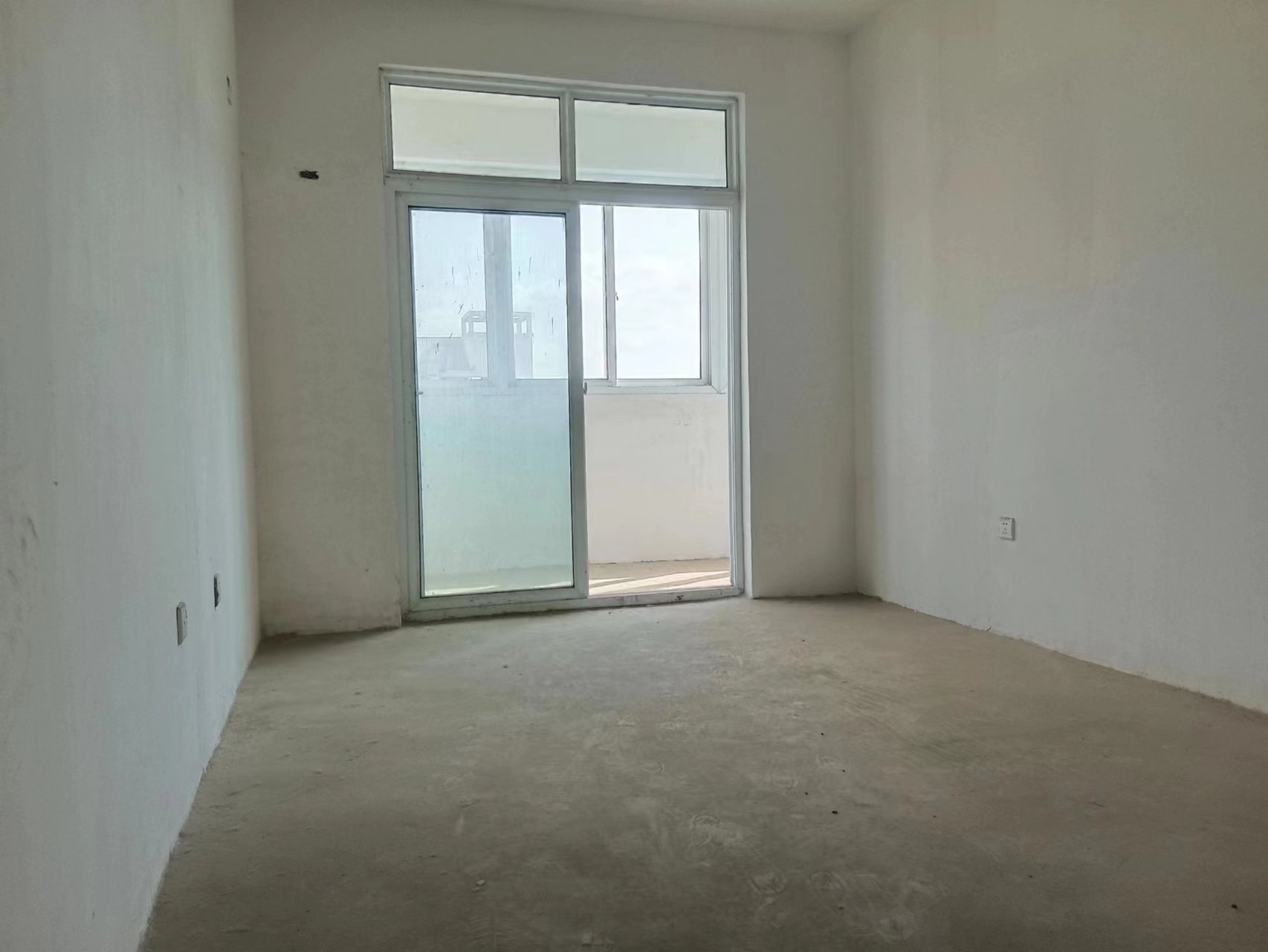 天霞苑 5室2厅2卫 133m²