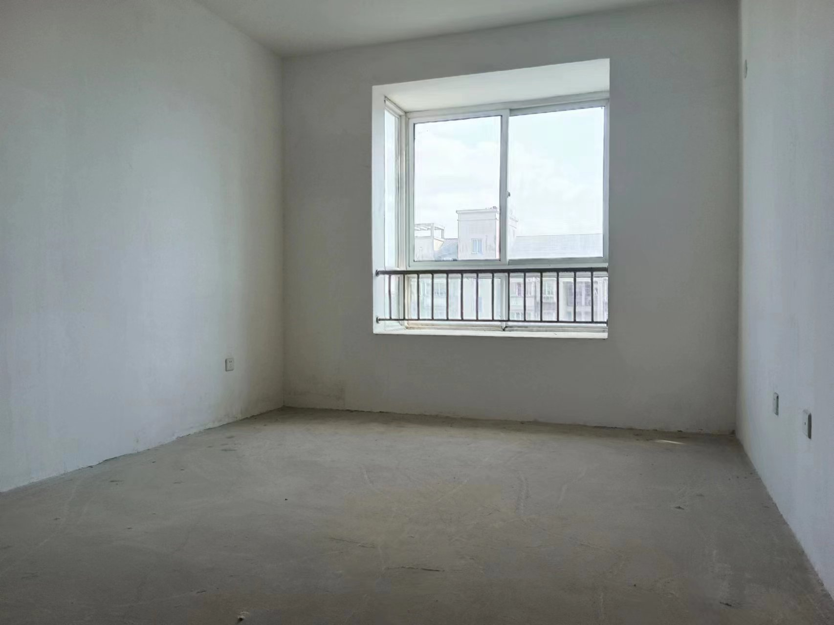 天霞苑 5室2厅2卫 133m²