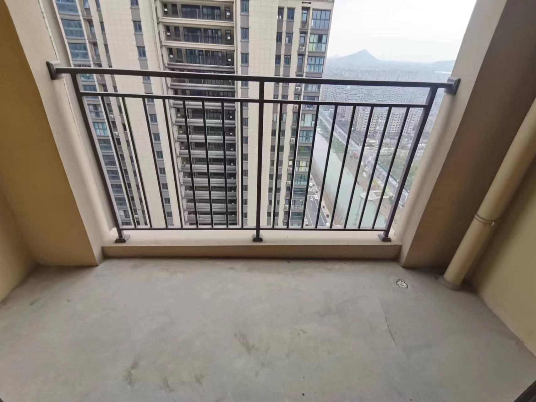 景瑞御府 3室2厅1卫 93m²