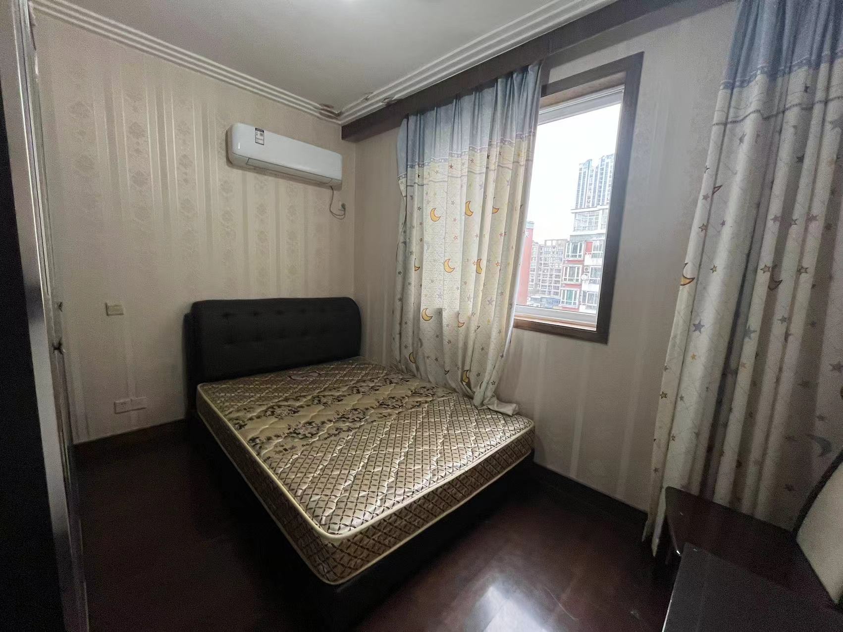 天安花园 3室2厅2卫 130m²