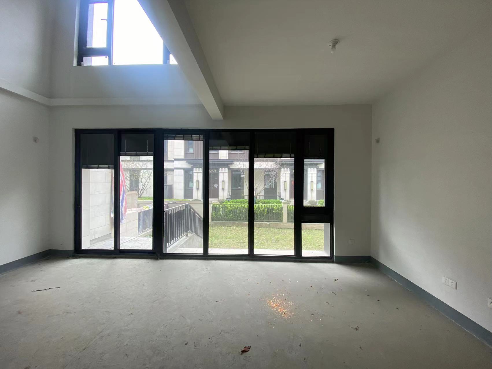 龙湖天宸源著 5室2厅2卫 200m²