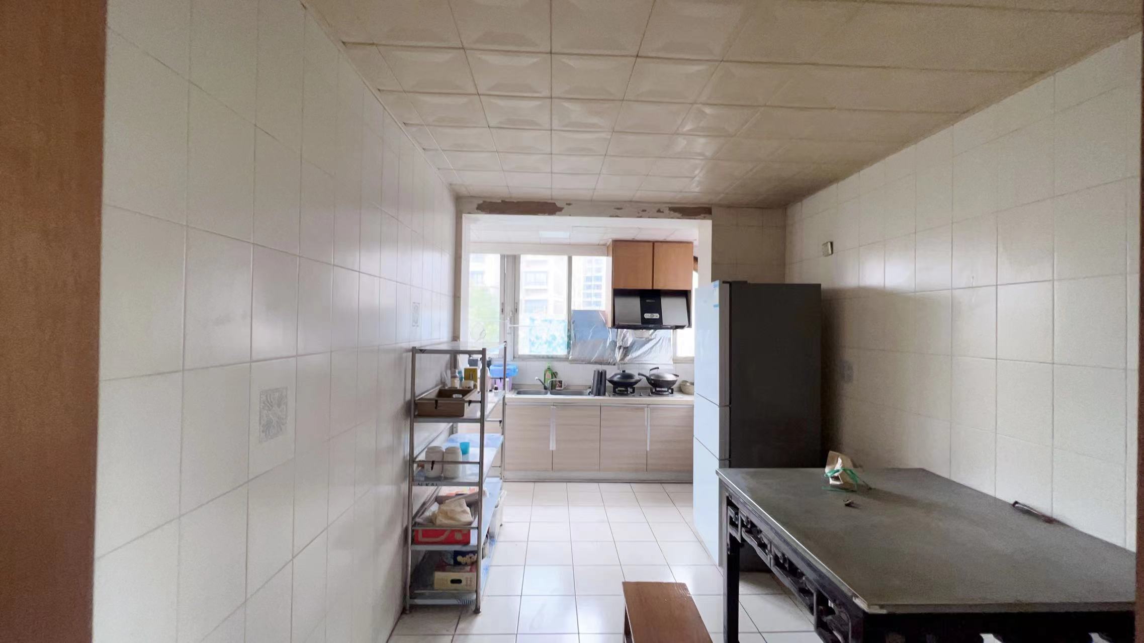 郭里园 3室2厅1卫 131m²