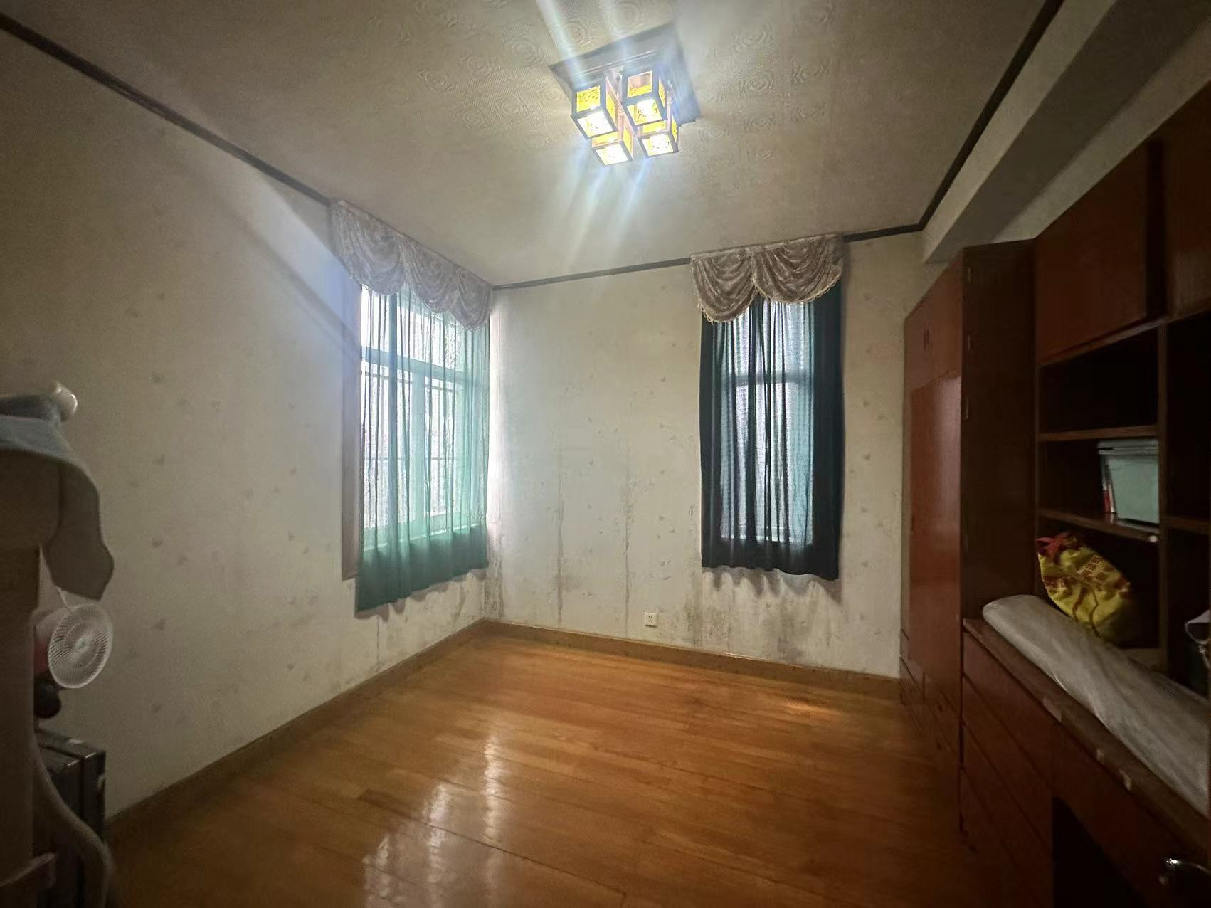 金和小区 3室2厅1卫 115m&sup2;