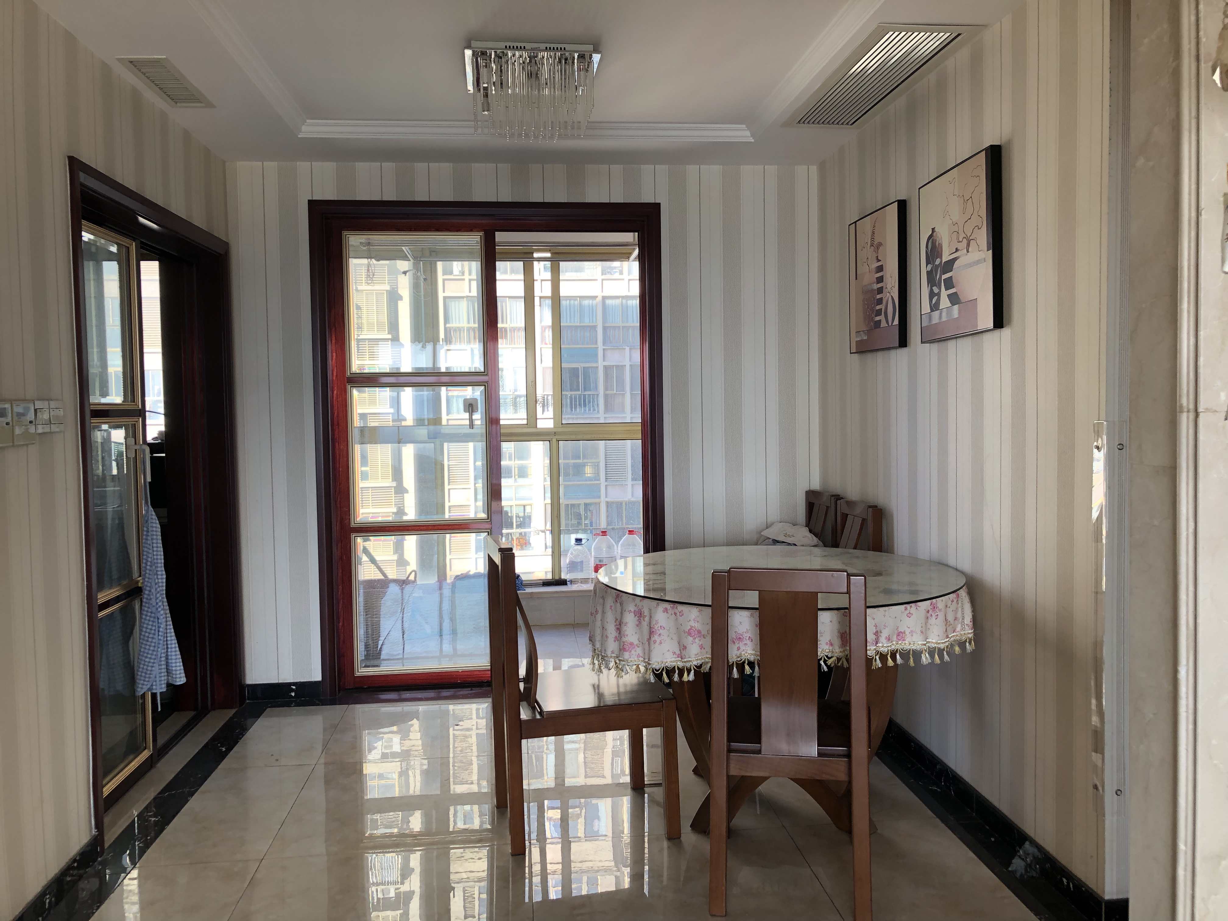恒盛豪庭 3室2厅2卫 134m²