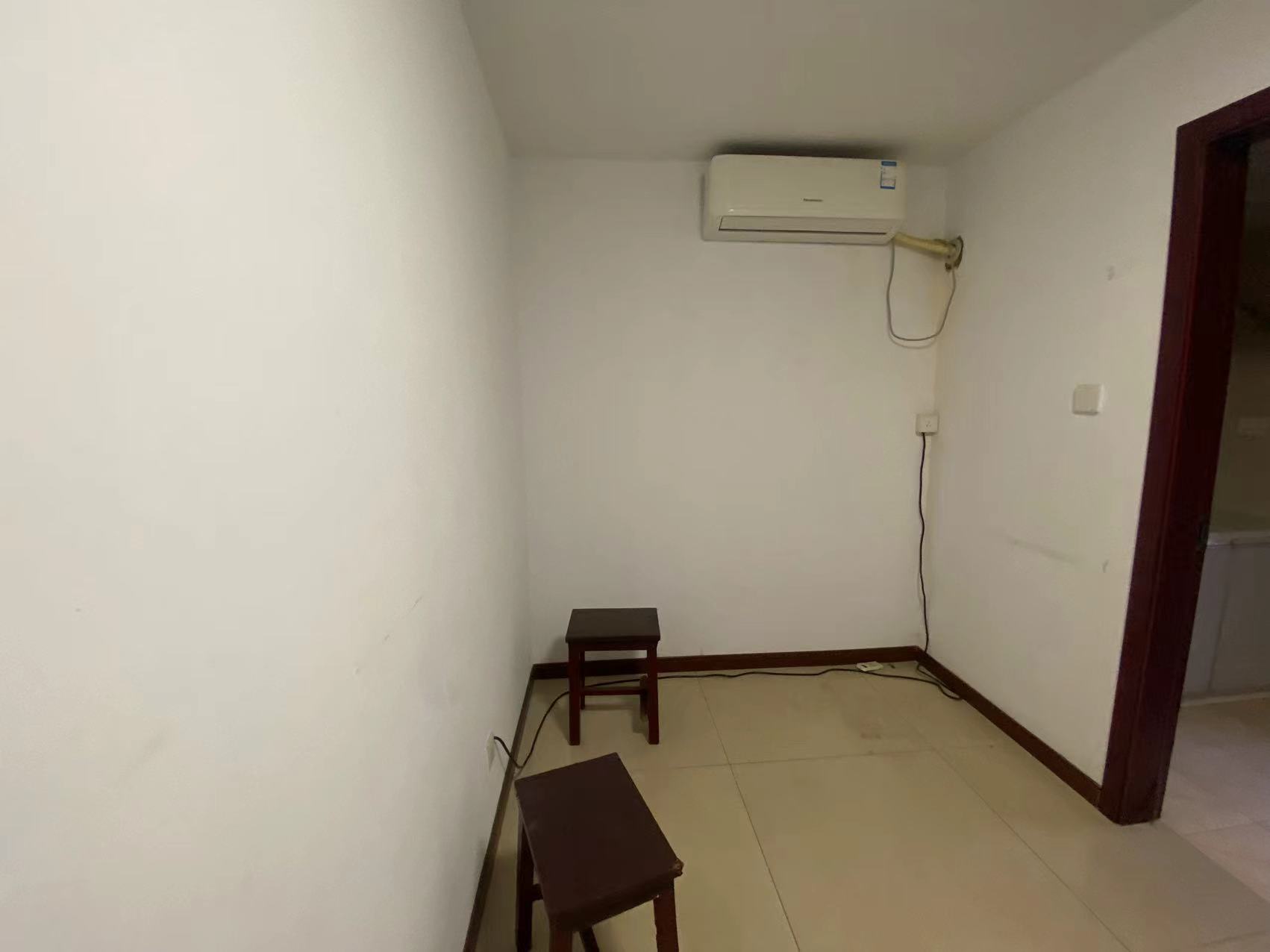外滩花苑 4室2厅2卫 146m²