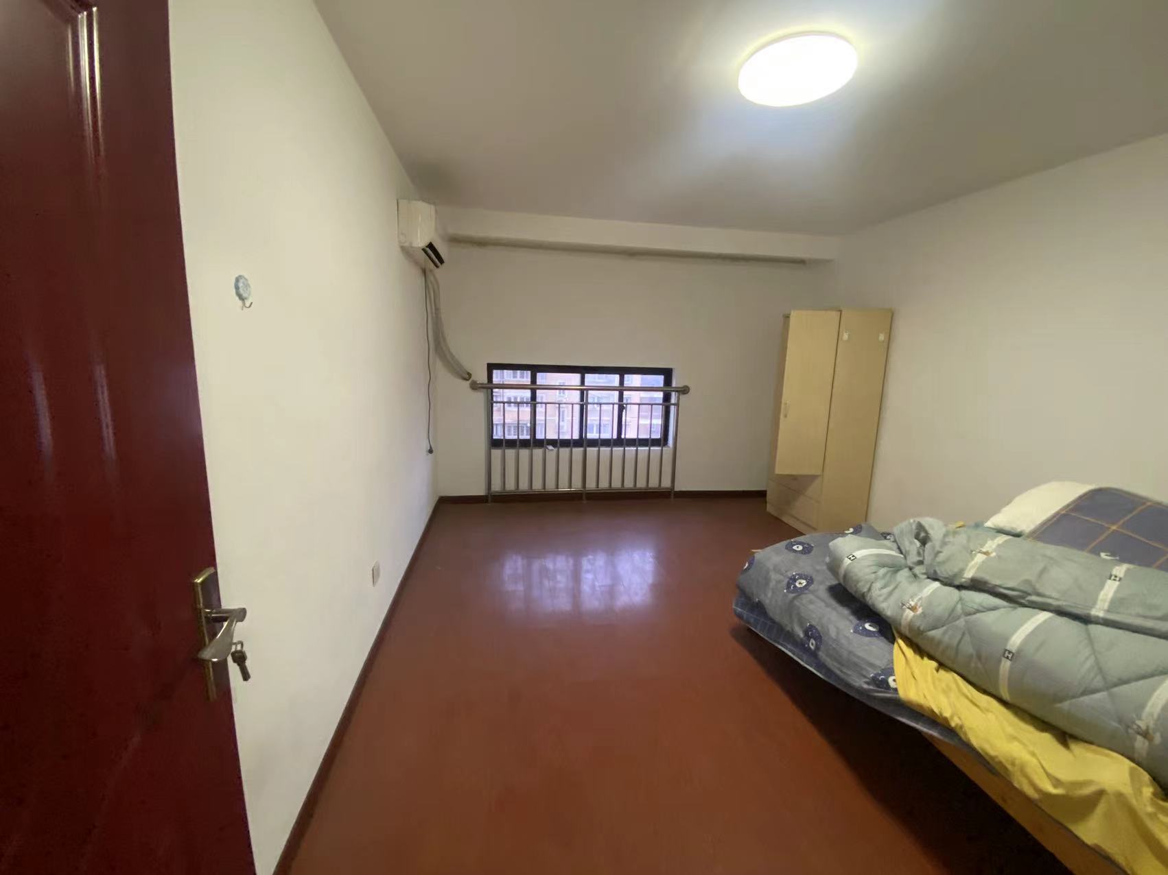 外滩花苑 4室2厅2卫 146m²
