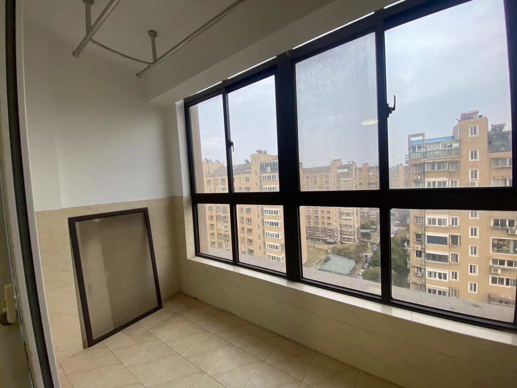 外滩花苑 4室2厅2卫 146m²