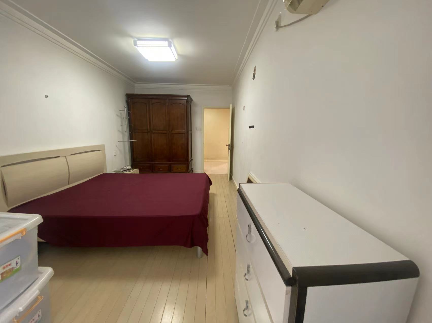 都市华城 3室2厅2卫 141.3m&sup2;