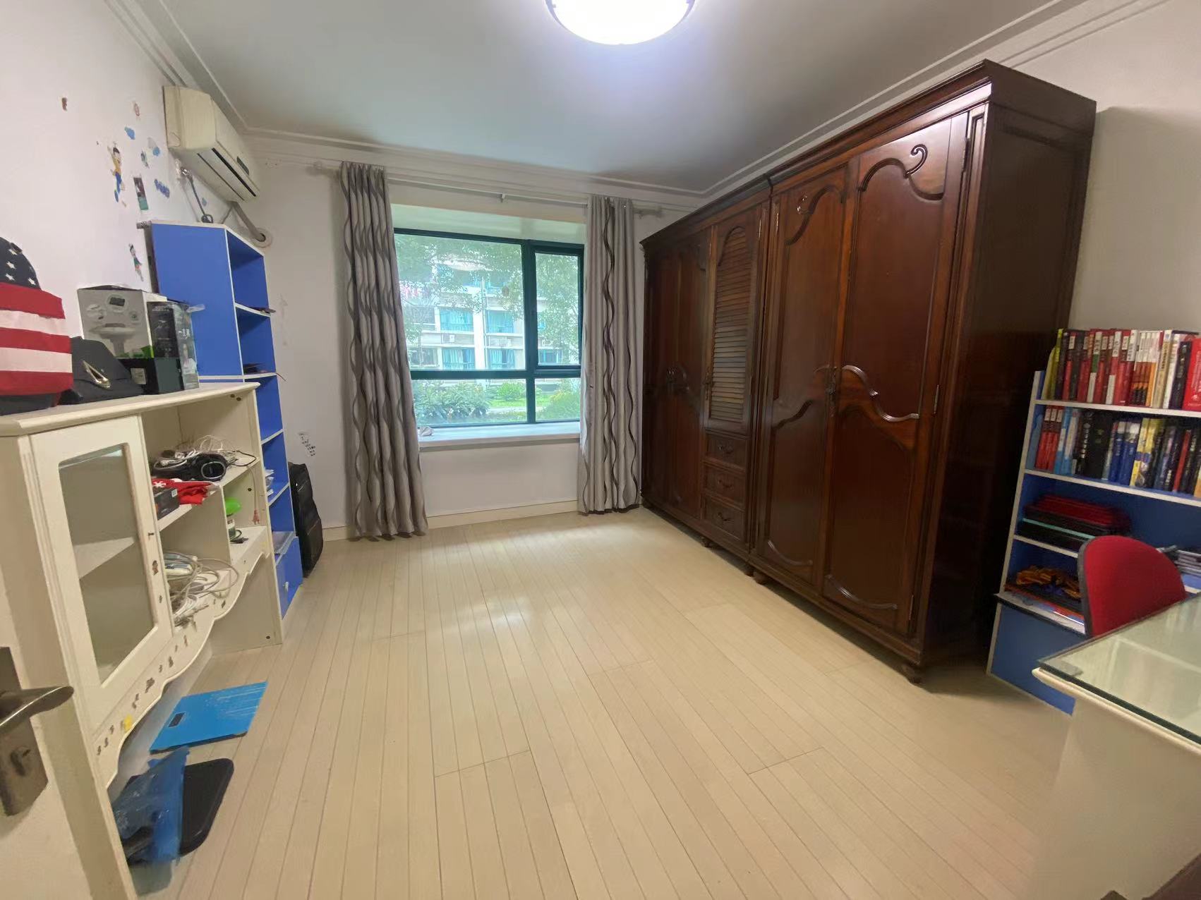 都市华城 3室2厅2卫 141.3m&sup2;