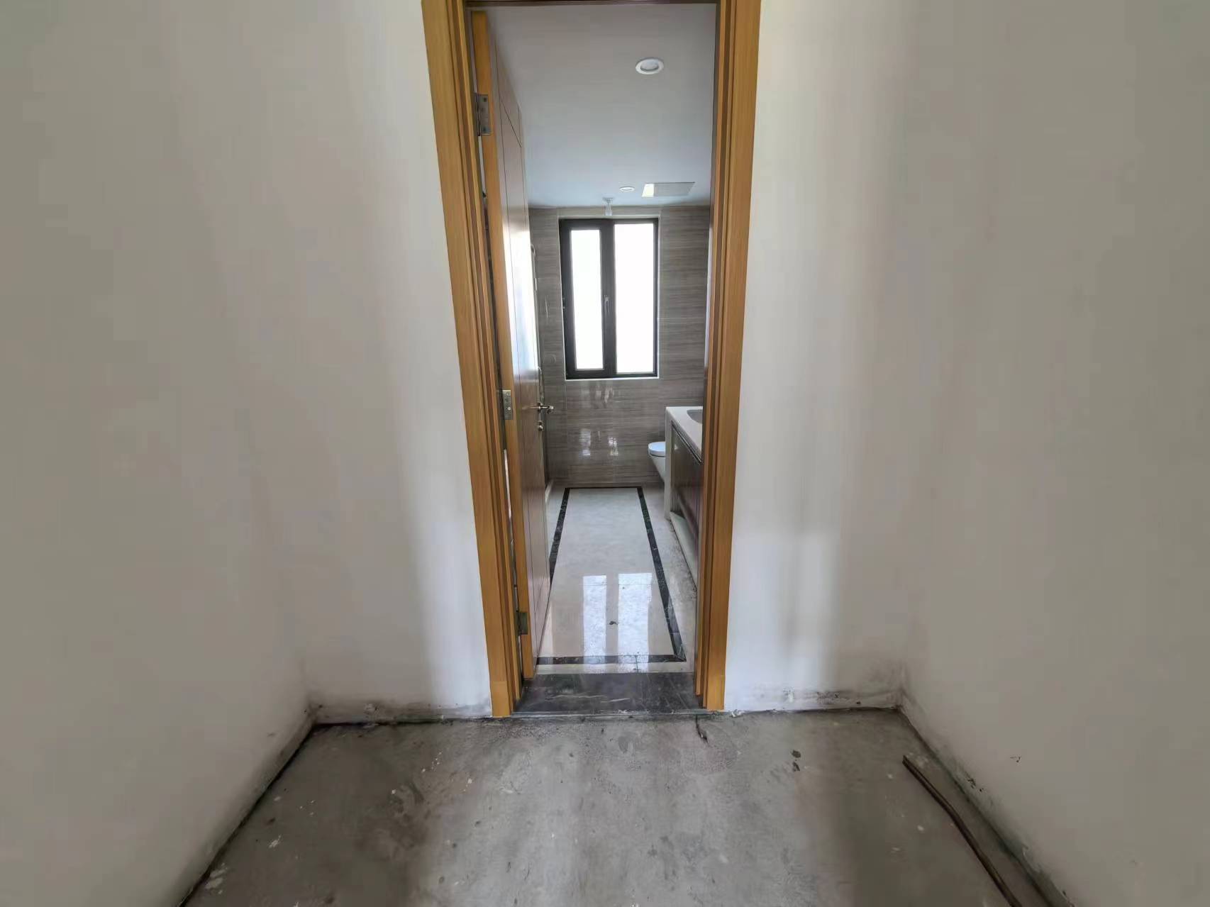富力院士廷 4室2厅2卫 140.00m&sup2;
