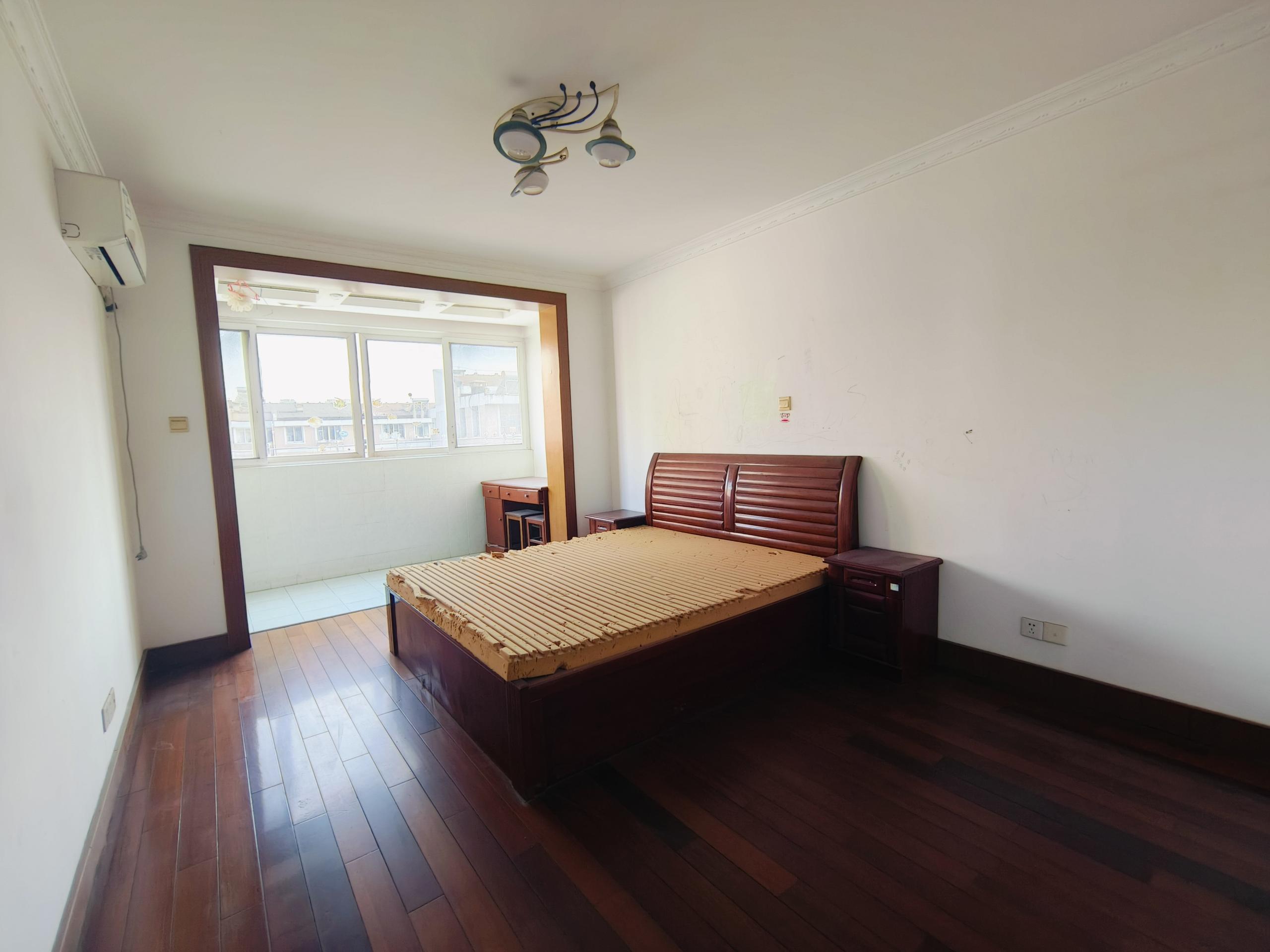文峰花苑 3室2厅1卫 107.70m&sup2;