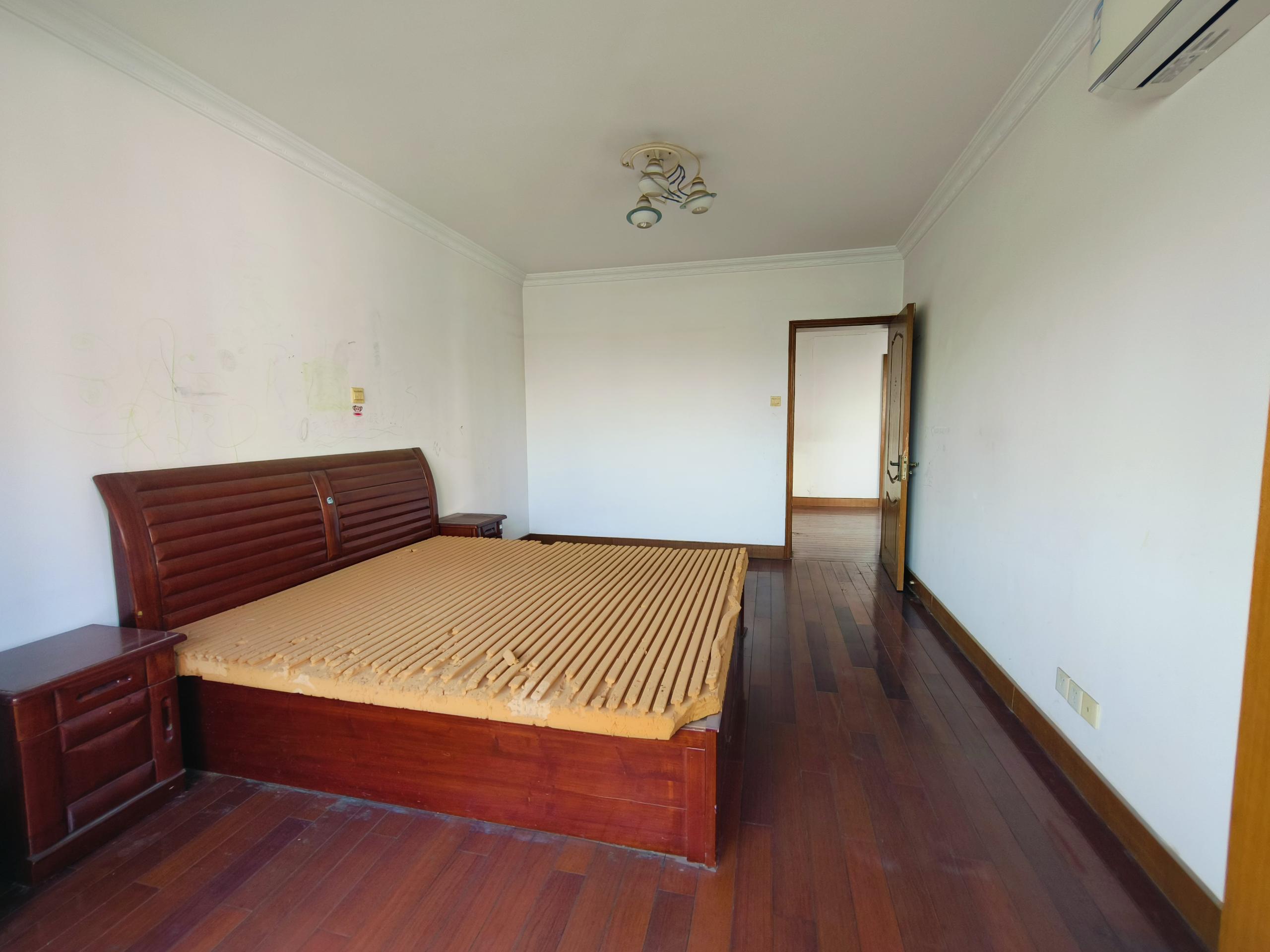 文峰花苑 3室2厅1卫 107.70m&sup2;
