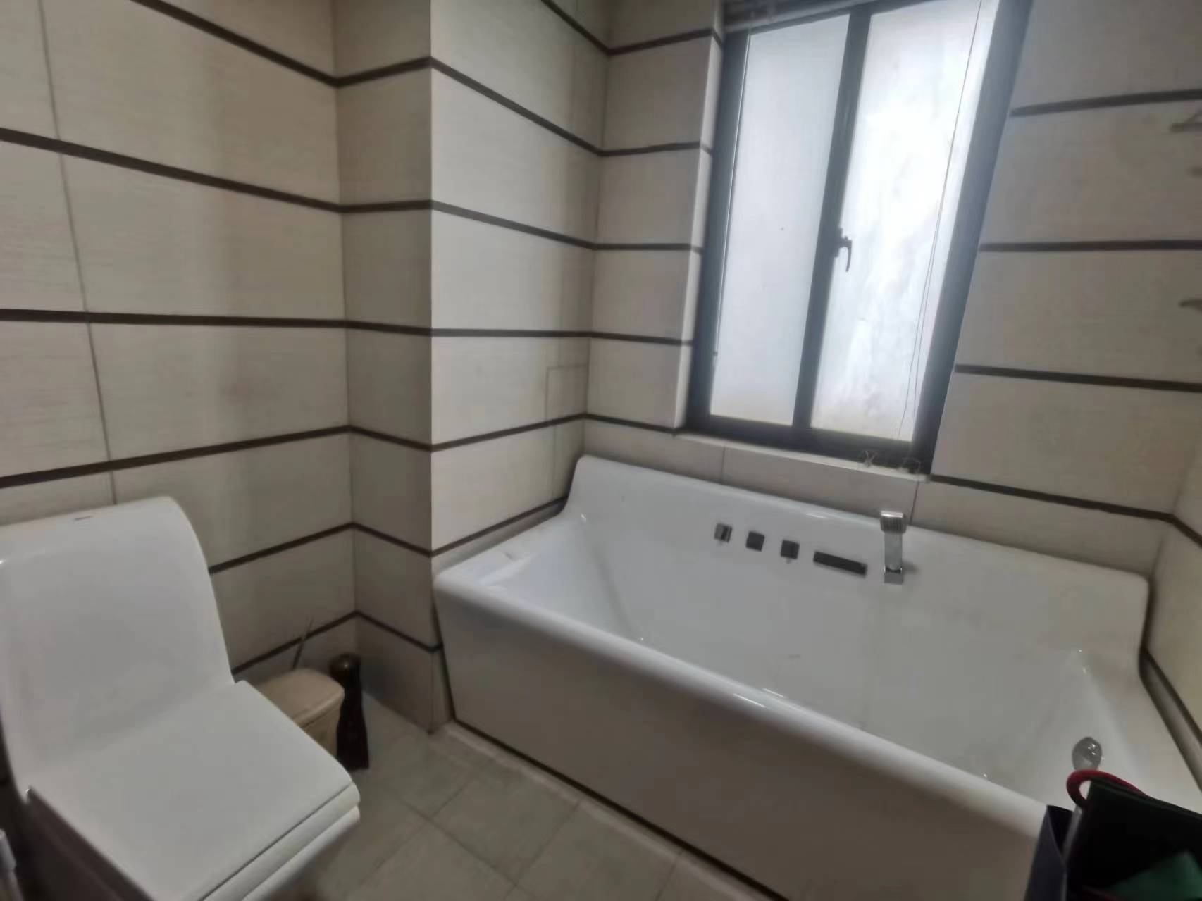中南世纪城北区 3室2厅2卫 158m&sup2;