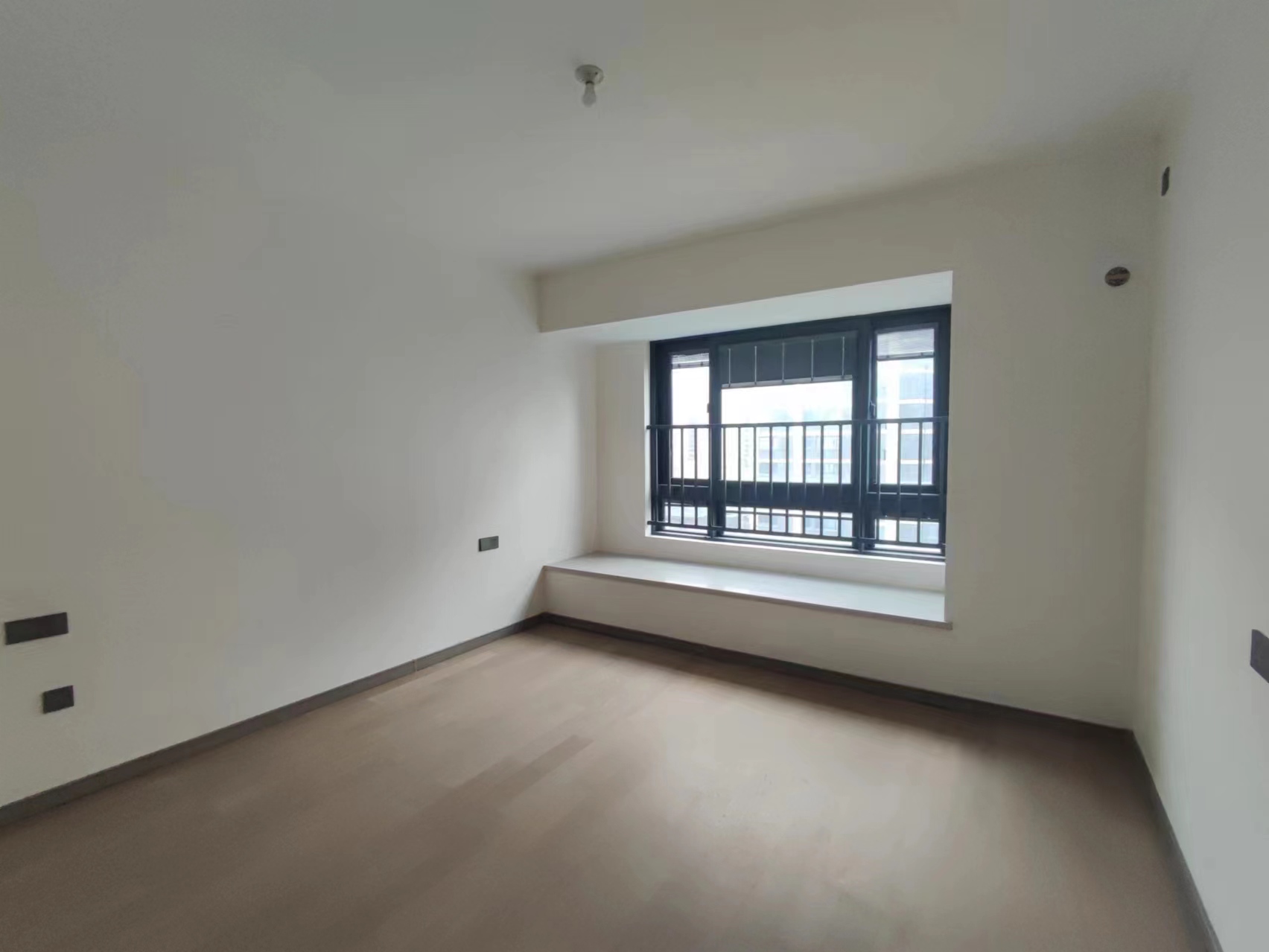 万科翡翠东第 4室2厅2卫 150m&sup2;