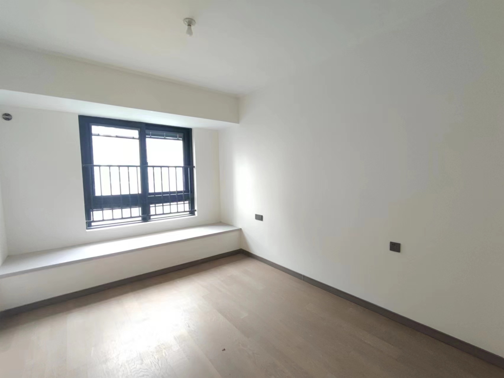万科翡翠东第 4室2厅2卫 150m&sup2;