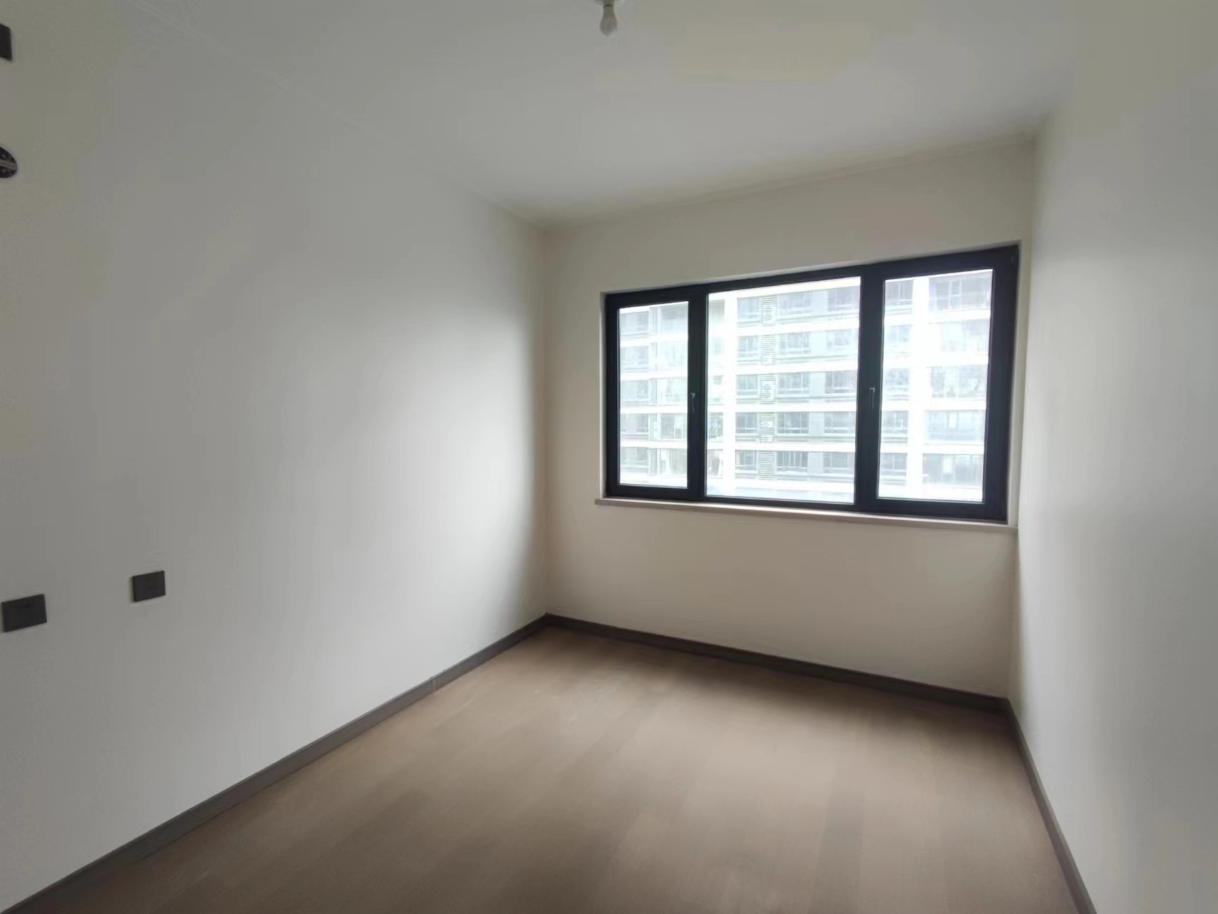 万科翡翠东第 4室2厅2卫 150m²