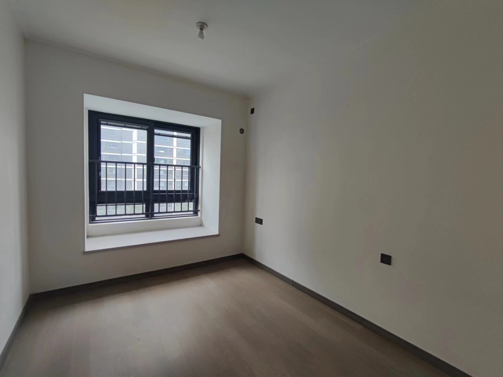 万科翡翠东第 4室2厅2卫 150m²