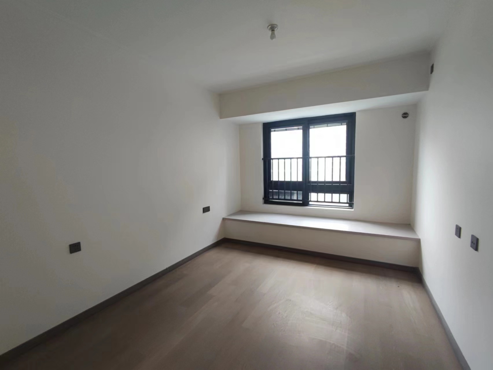 万科翡翠东第 4室2厅2卫 150m²