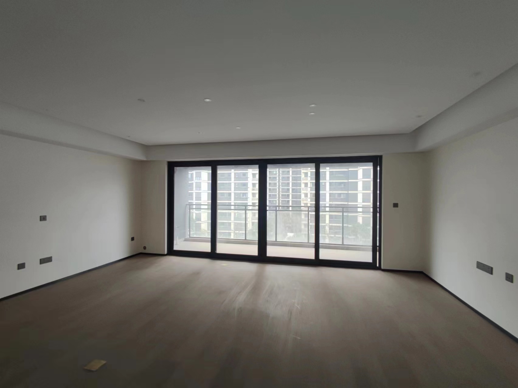 万科翡翠东第 4室2厅2卫 150m²
