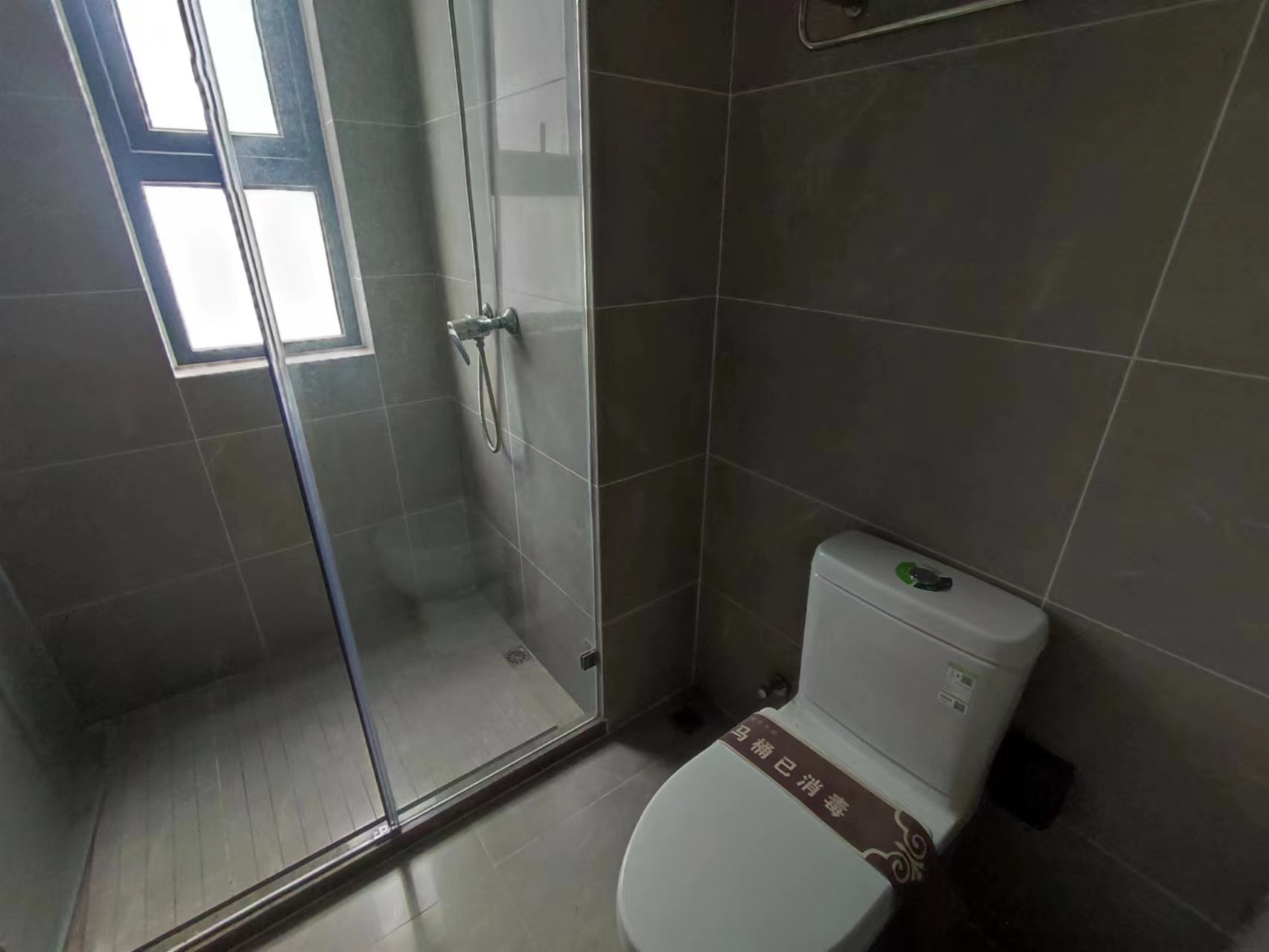 万科翡翠东第 4室2厅2卫 150m²