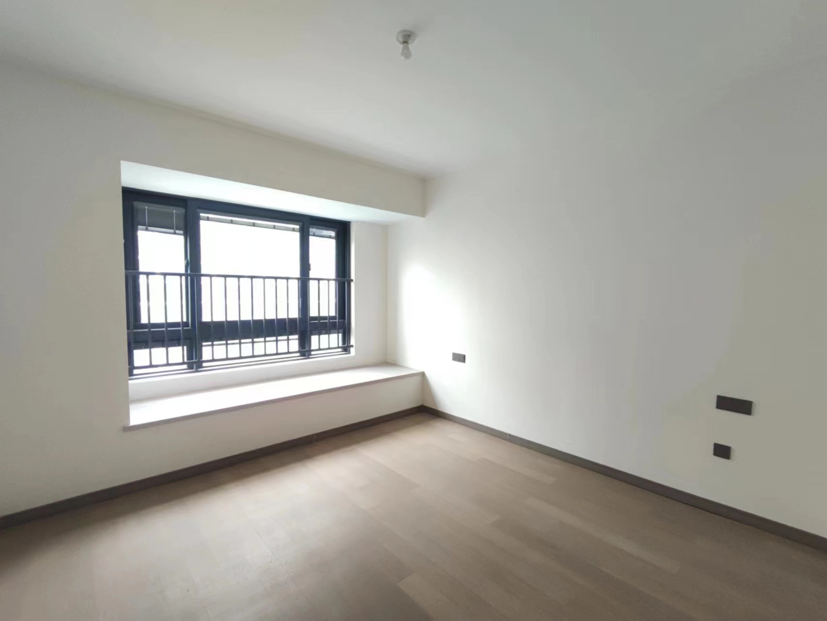 万科翡翠东第 4室2厅2卫 150m²