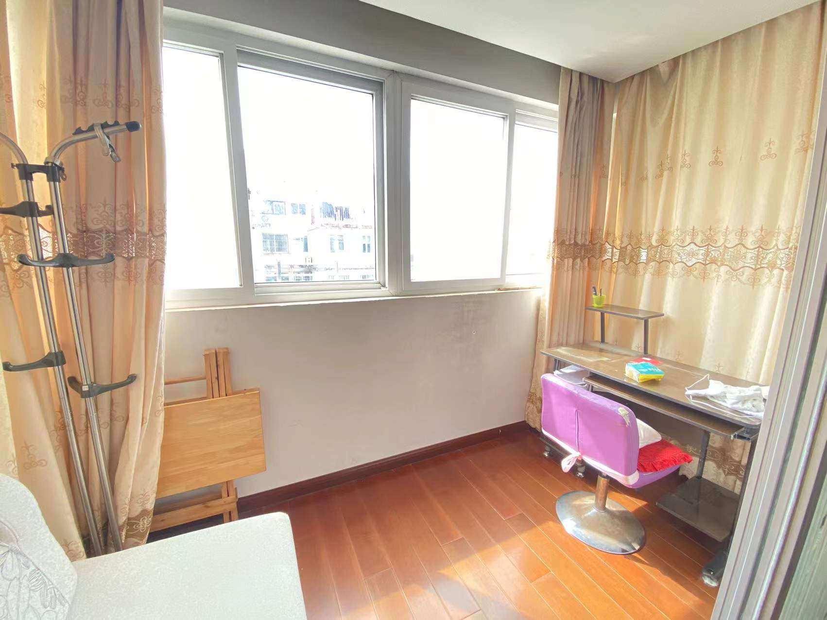跃龙小苑 4室2厅1卫 71m&sup2;