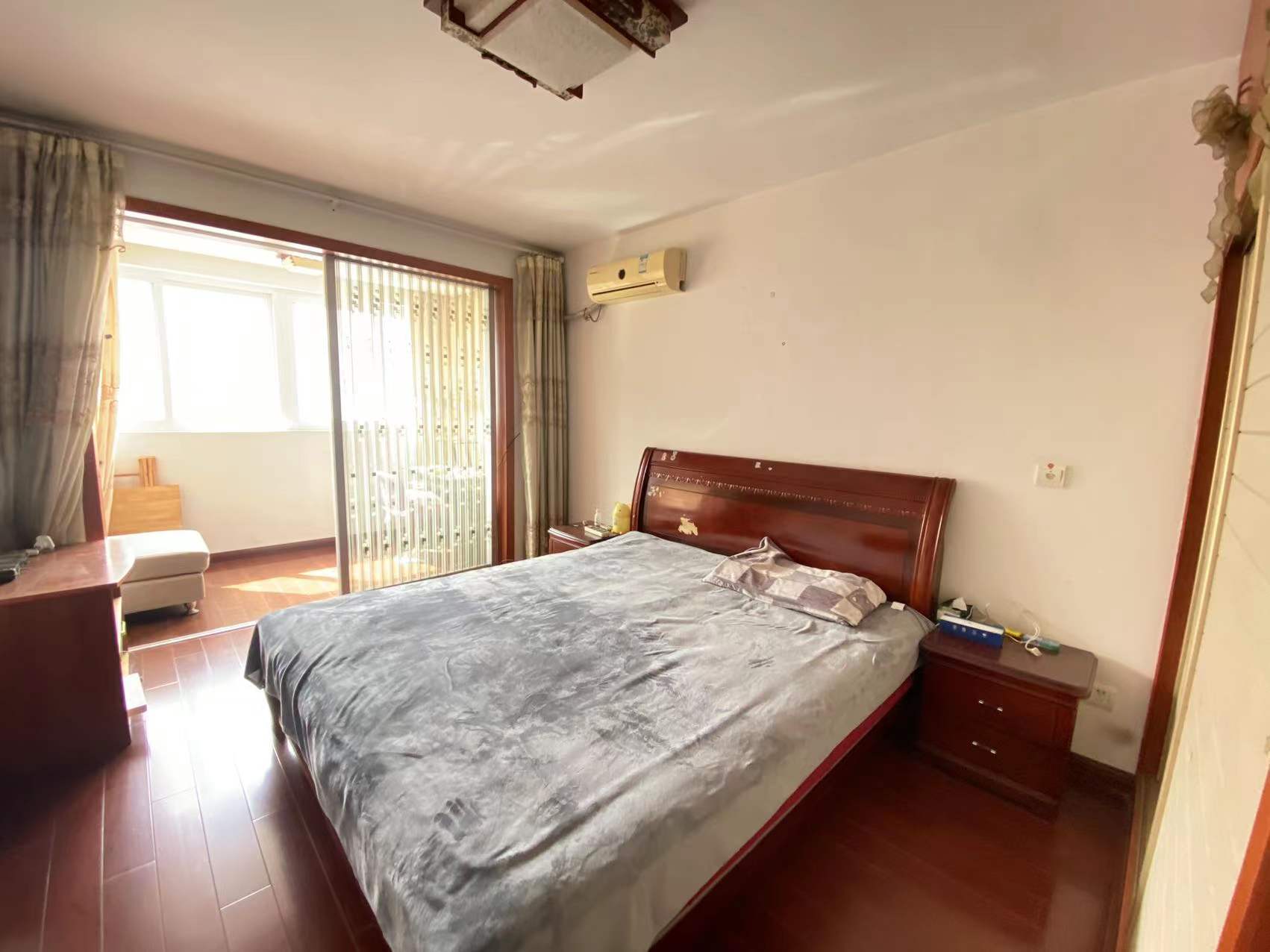 跃龙小苑 4室2厅1卫 71m&sup2;