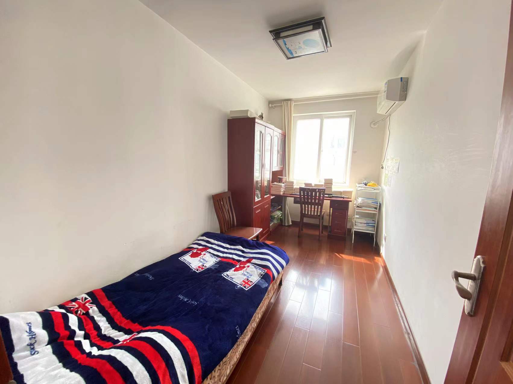 跃龙小苑 4室2厅1卫 71m&sup2;