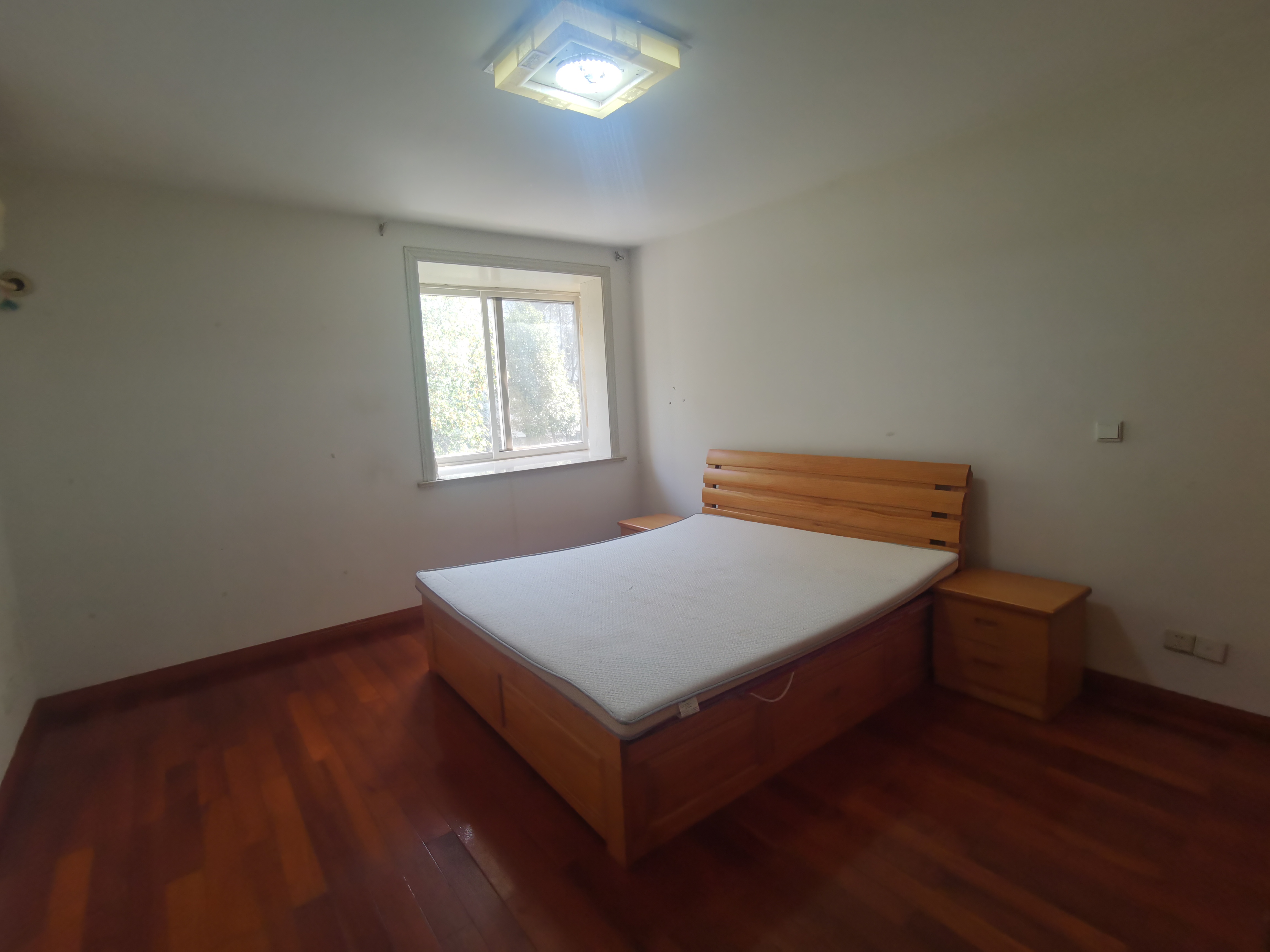 春晖花园 2室1厅1卫 90m&sup2;