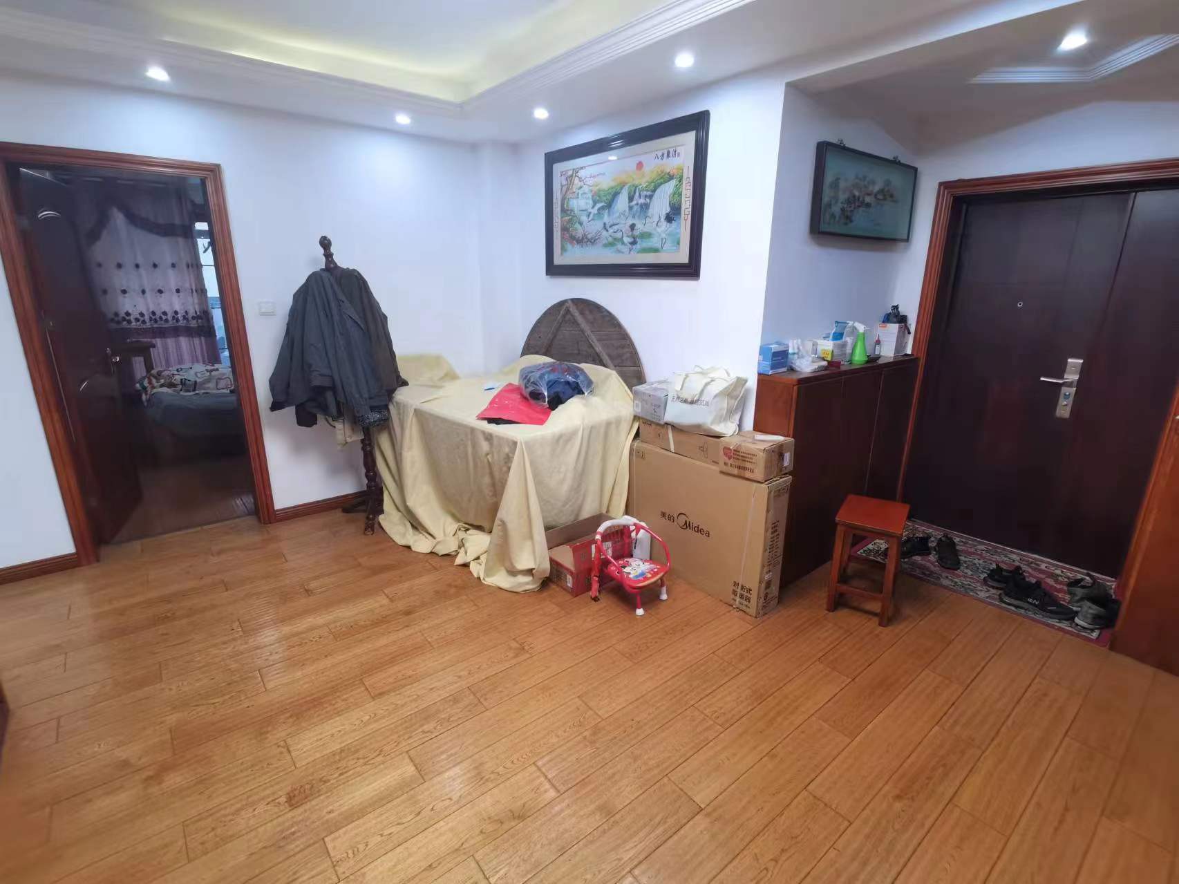 三里墩花苑 3室1厅1卫 129m&sup2;