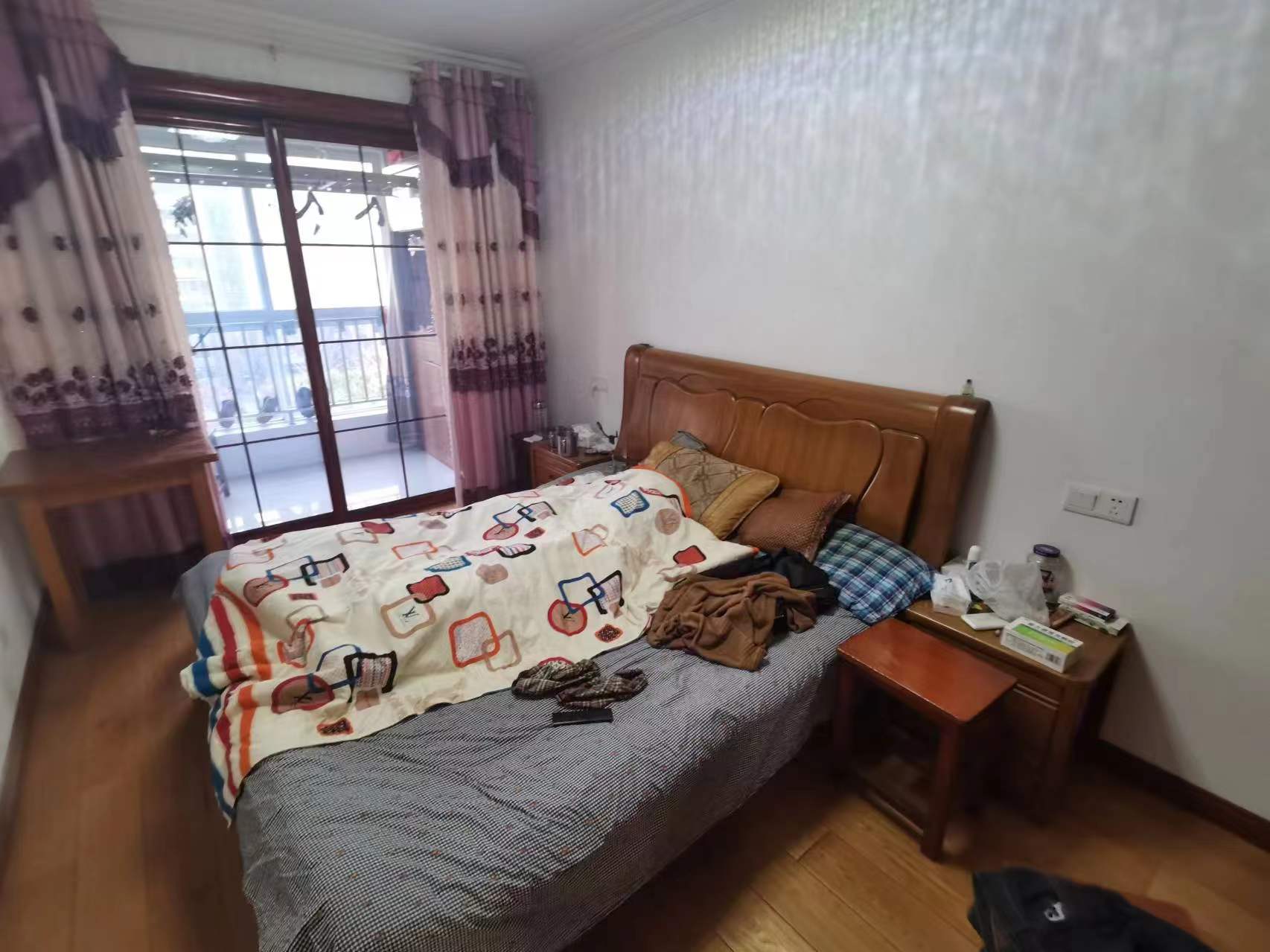 三里墩花苑 3室1厅1卫 129m&sup2;