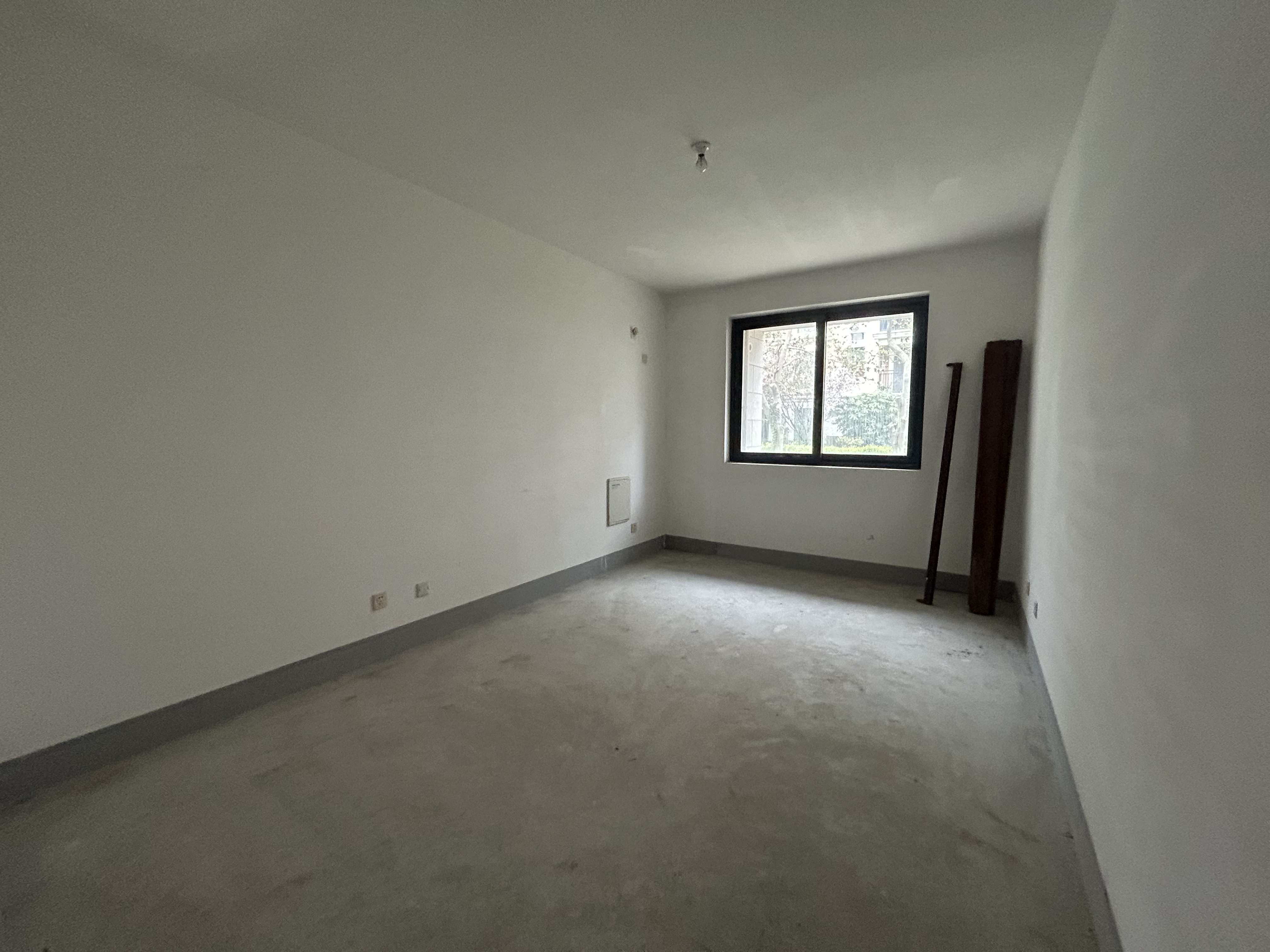 金水湾花园 3室2厅2卫 143m&sup2;