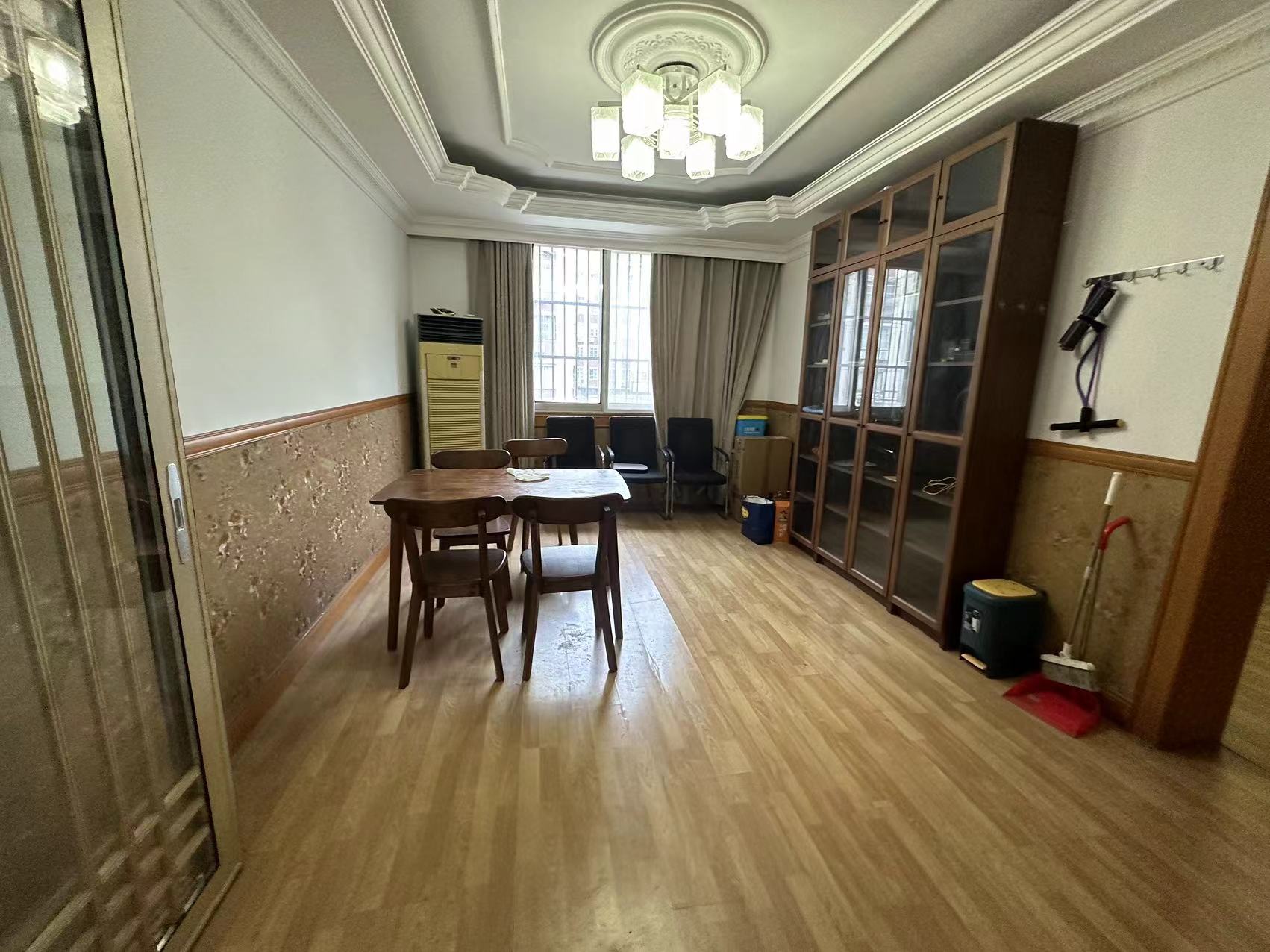 城港新村东区 3室2厅1卫 110m²