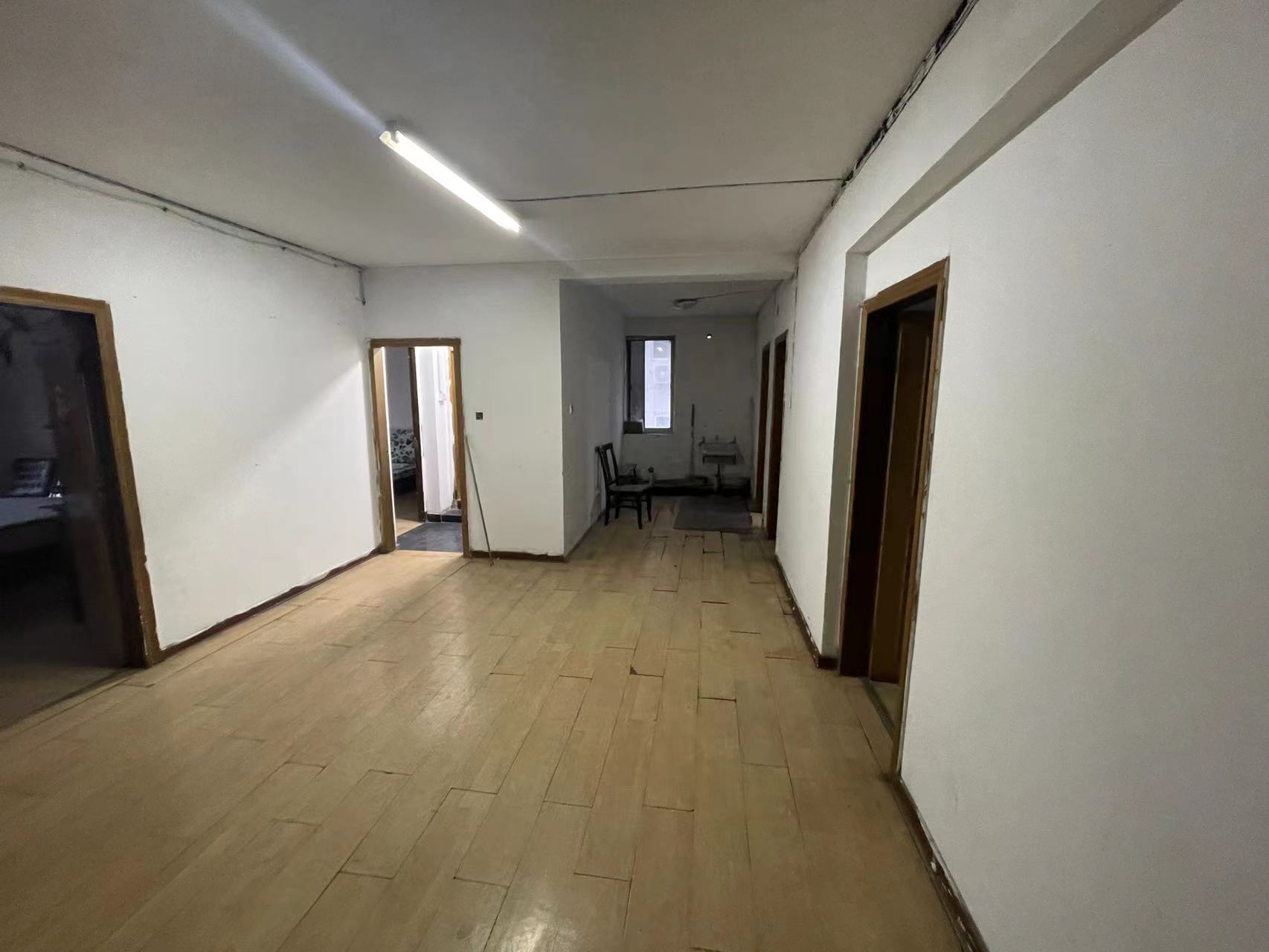 南川园新村 6室1厅2卫 1406.00m&sup2;