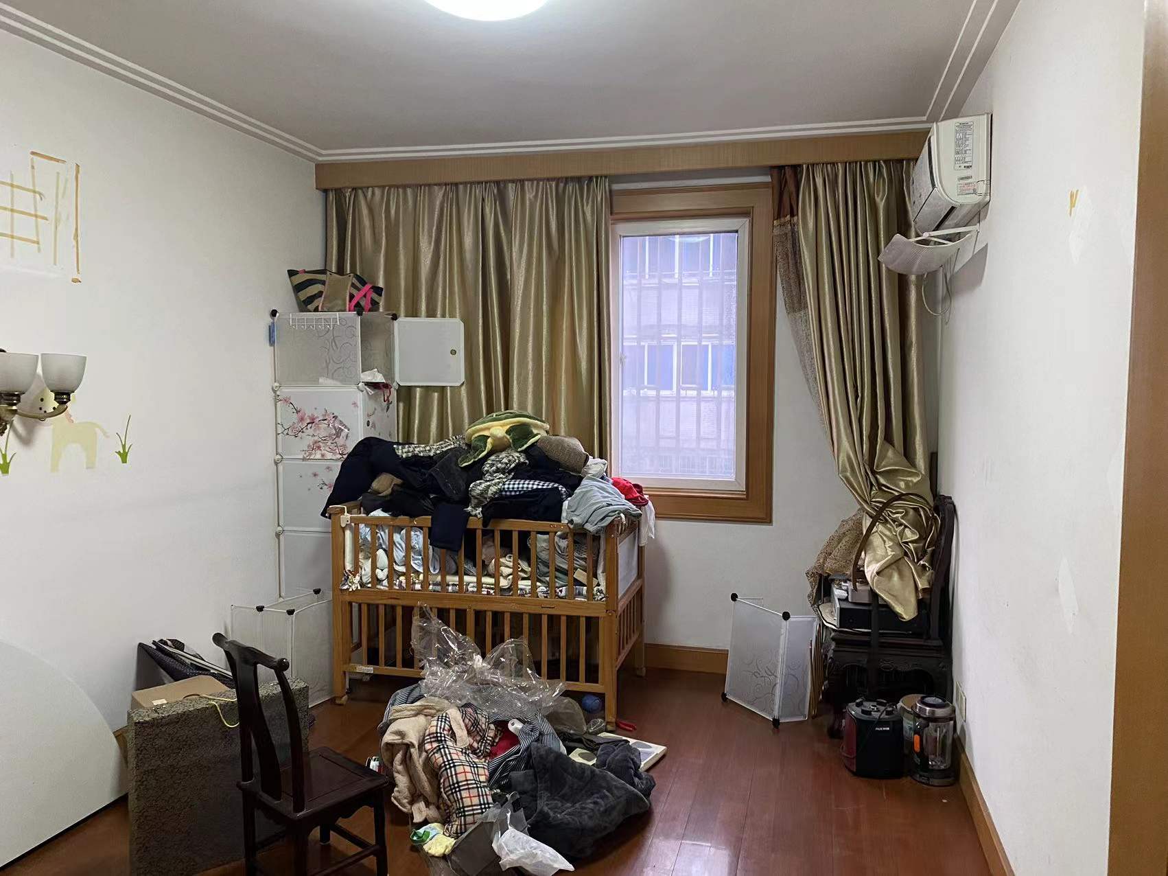 莲花苑 3室2厅1卫 136m&sup2;