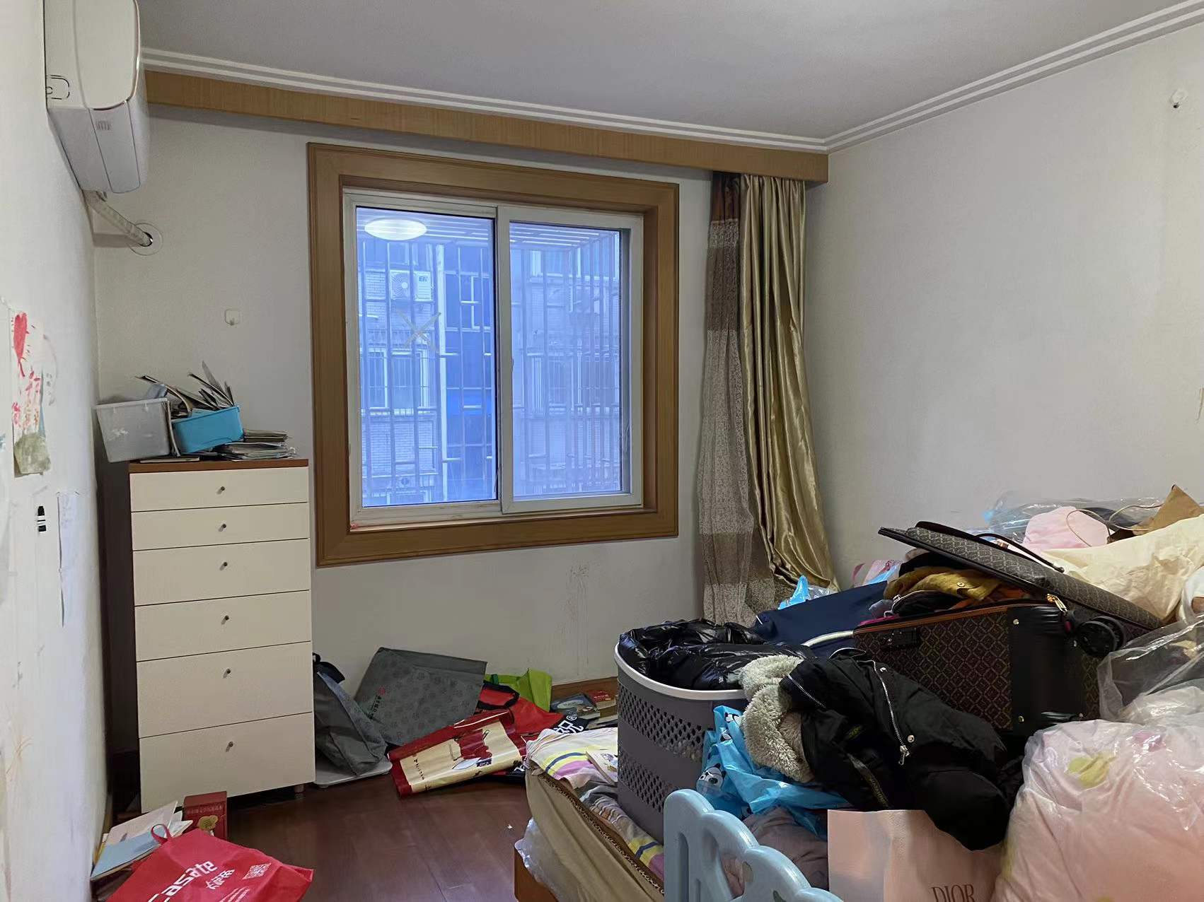 莲花苑 3室2厅1卫 136m&sup2;