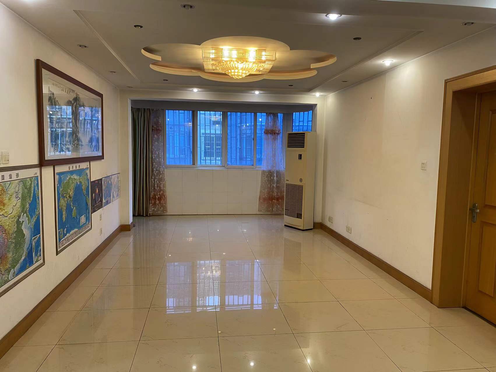 莲花苑 3室2厅1卫 136m&sup2;