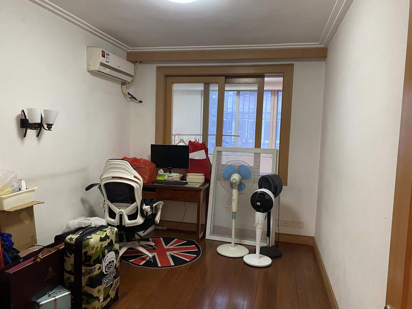 莲花苑 3室2厅1卫 136m&sup2;