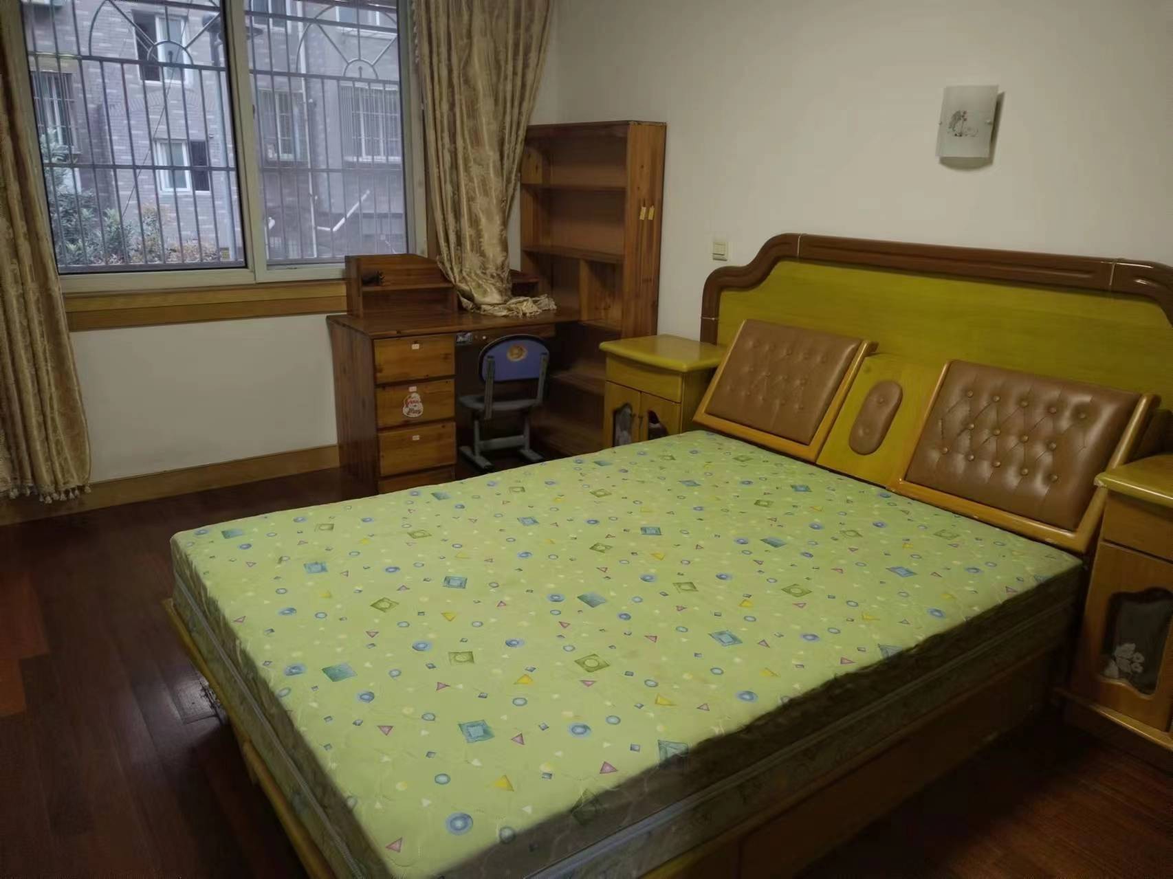新龙花苑 2室2厅1卫 88m&sup2;