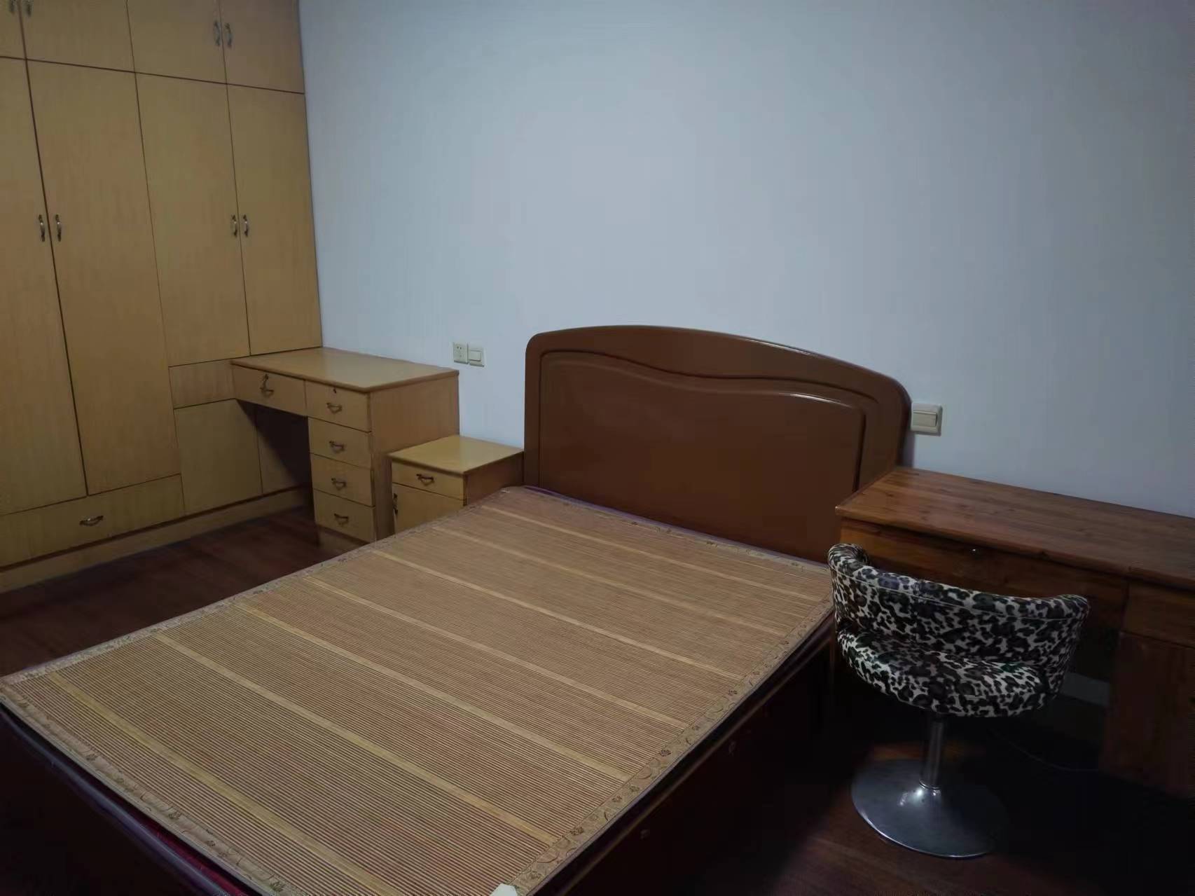 新龙花苑 2室2厅1卫 88m&sup2;