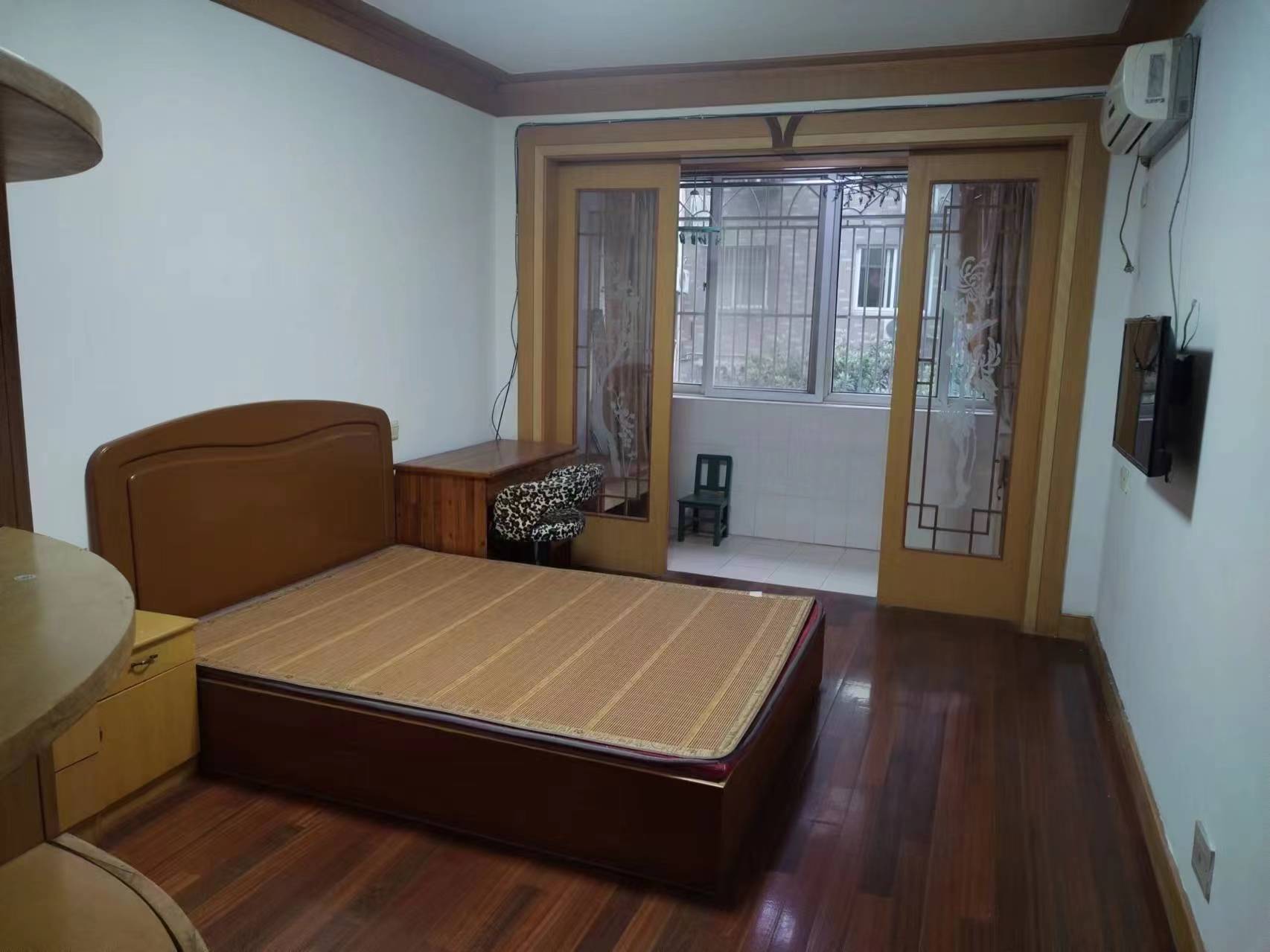 新龙花苑 2室2厅1卫 88m&sup2;
