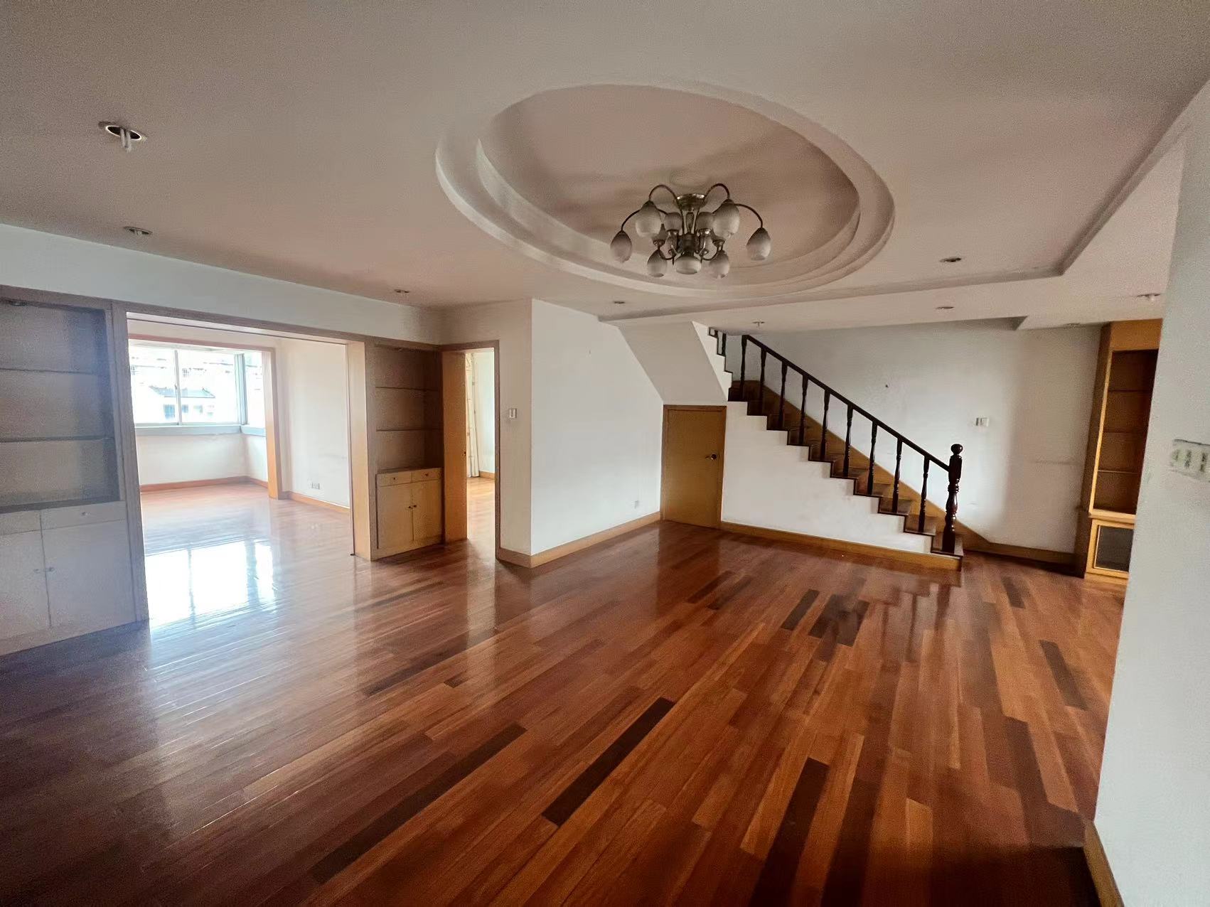 华侨花苑 5室2厅2卫 148m²