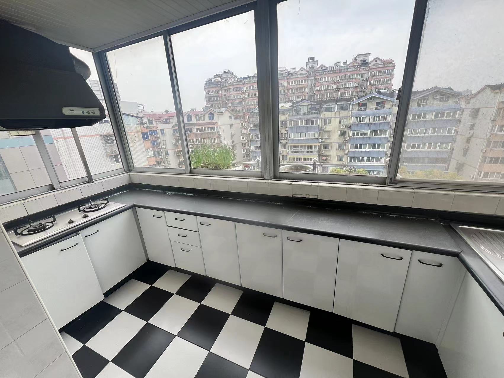 华侨花苑 5室2厅2卫 148m&sup2;