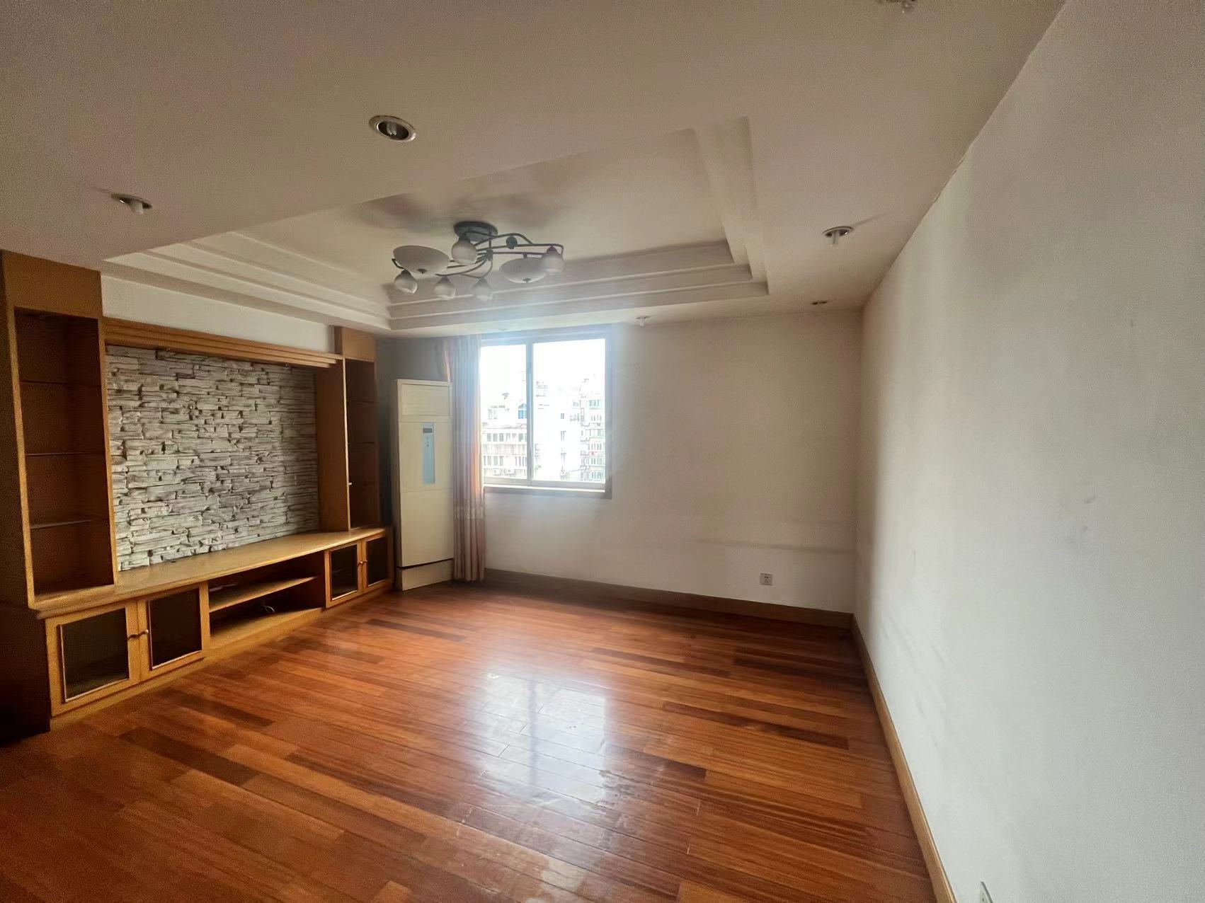 华侨花苑 5室2厅2卫 148m&sup2;