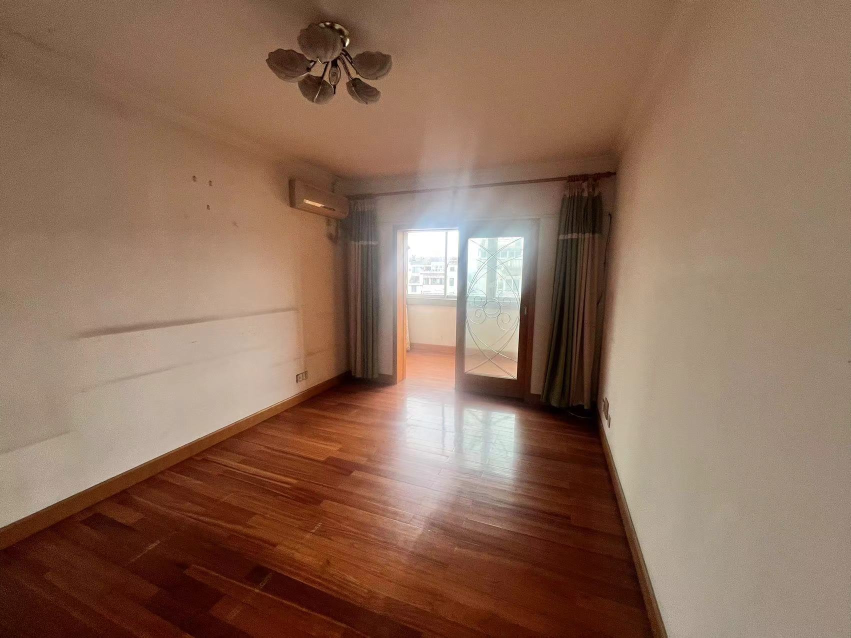 华侨花苑 5室2厅2卫 148m&sup2;