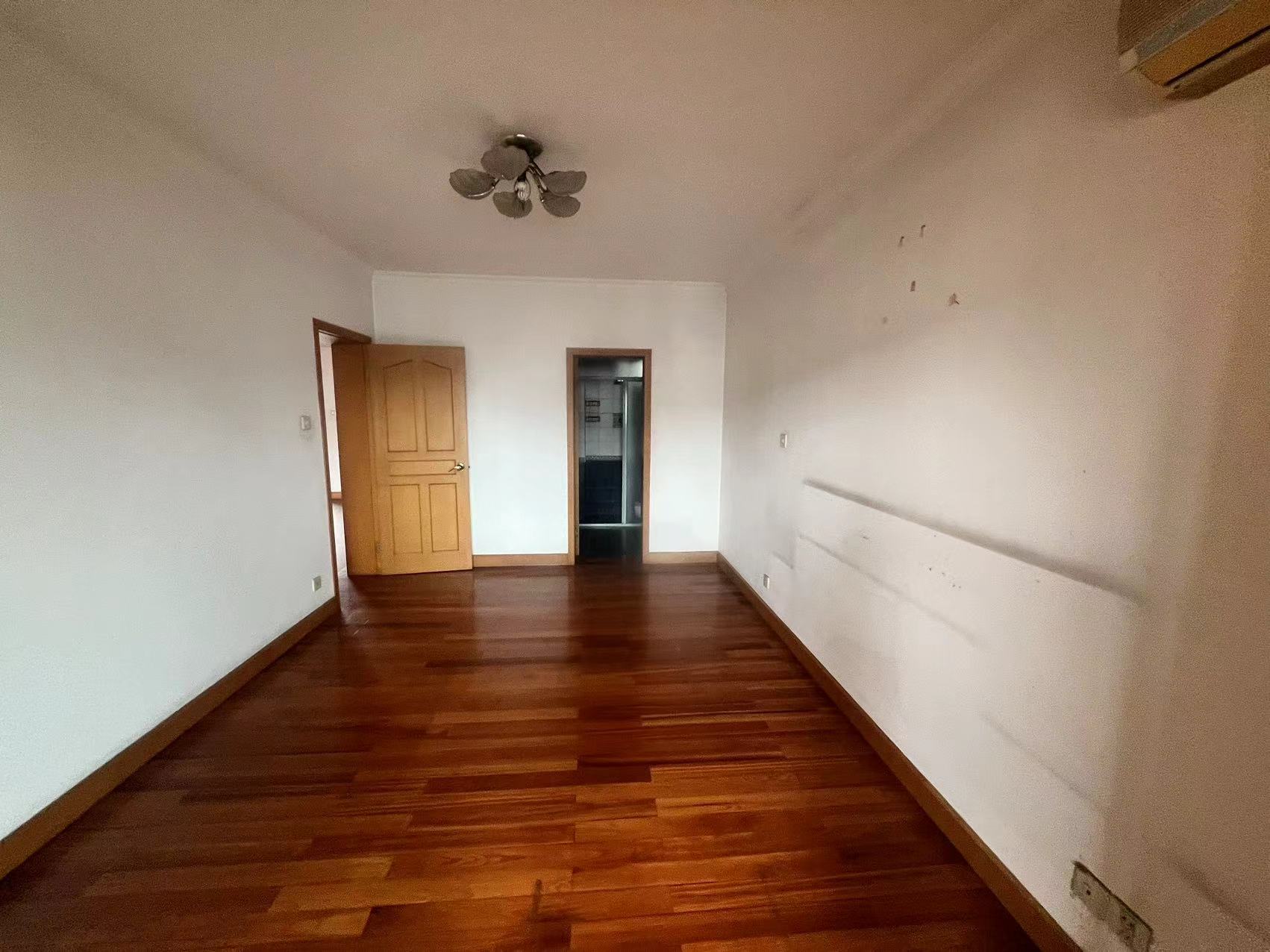 华侨花苑 5室2厅2卫 148m&sup2;