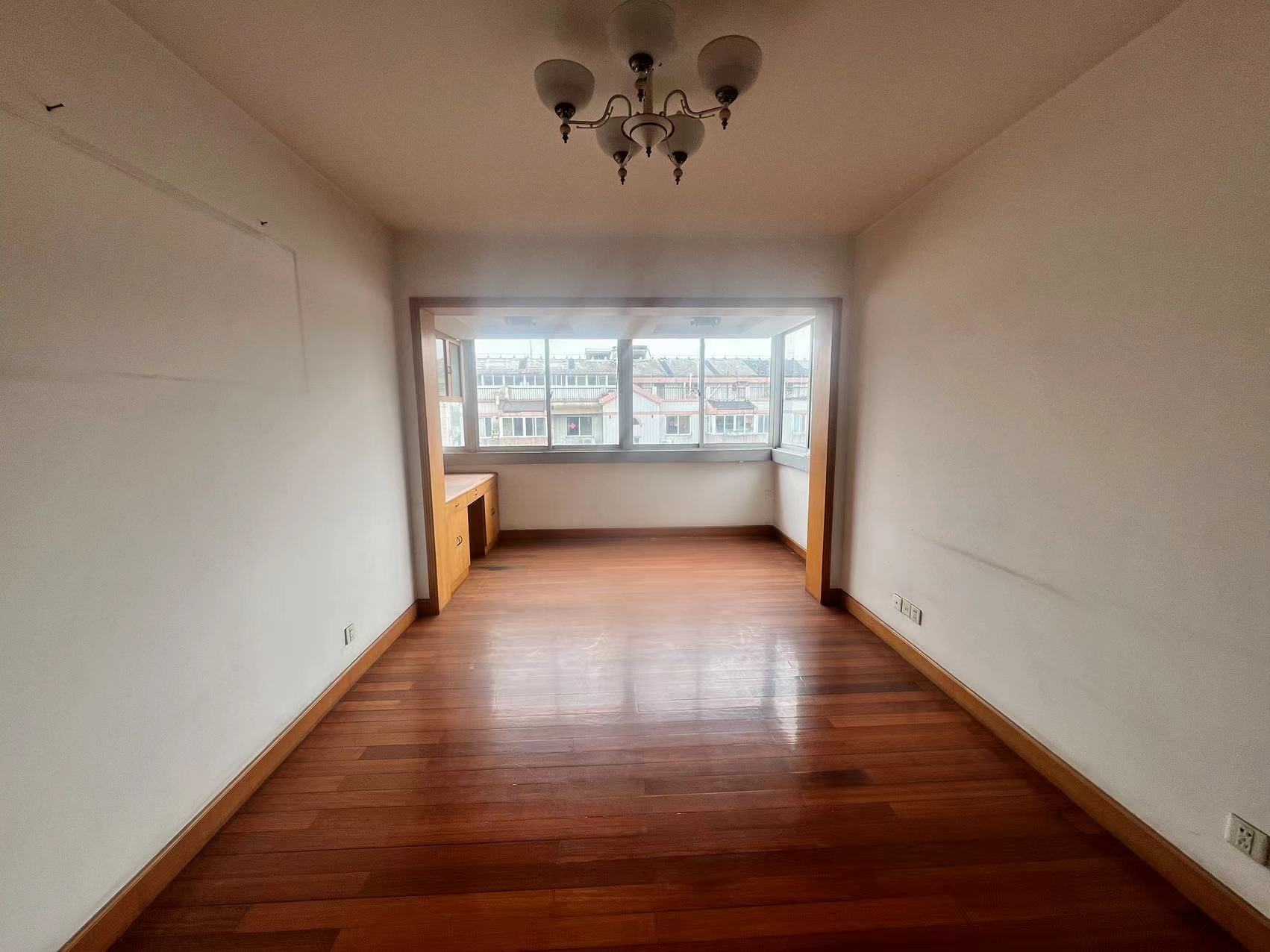 华侨花苑 5室2厅2卫 148m&sup2;