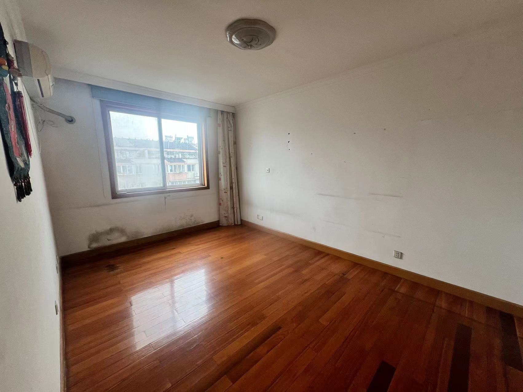 华侨花苑 5室2厅2卫 148m&sup2;