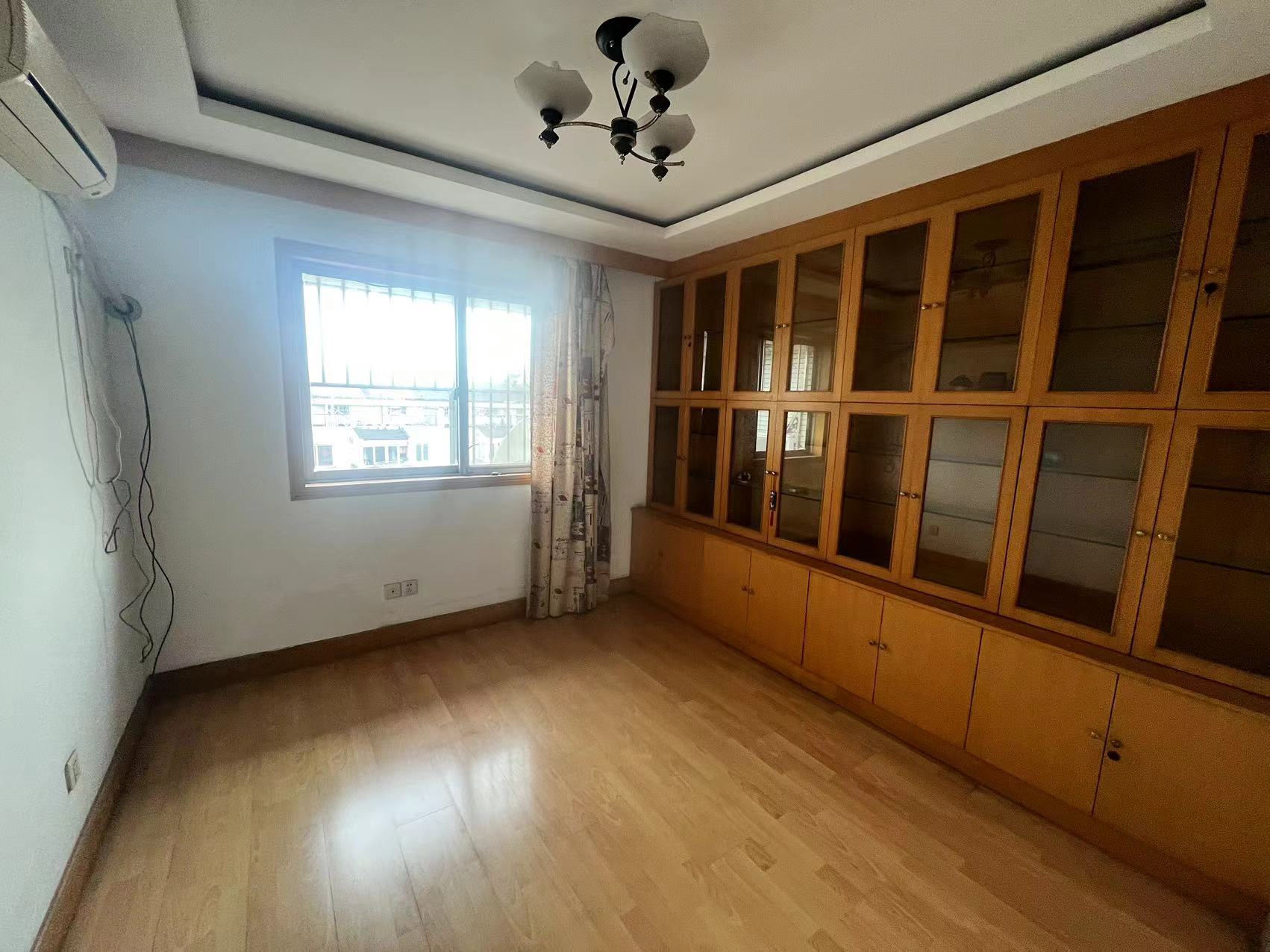 华侨花苑 5室2厅2卫 148m&sup2;