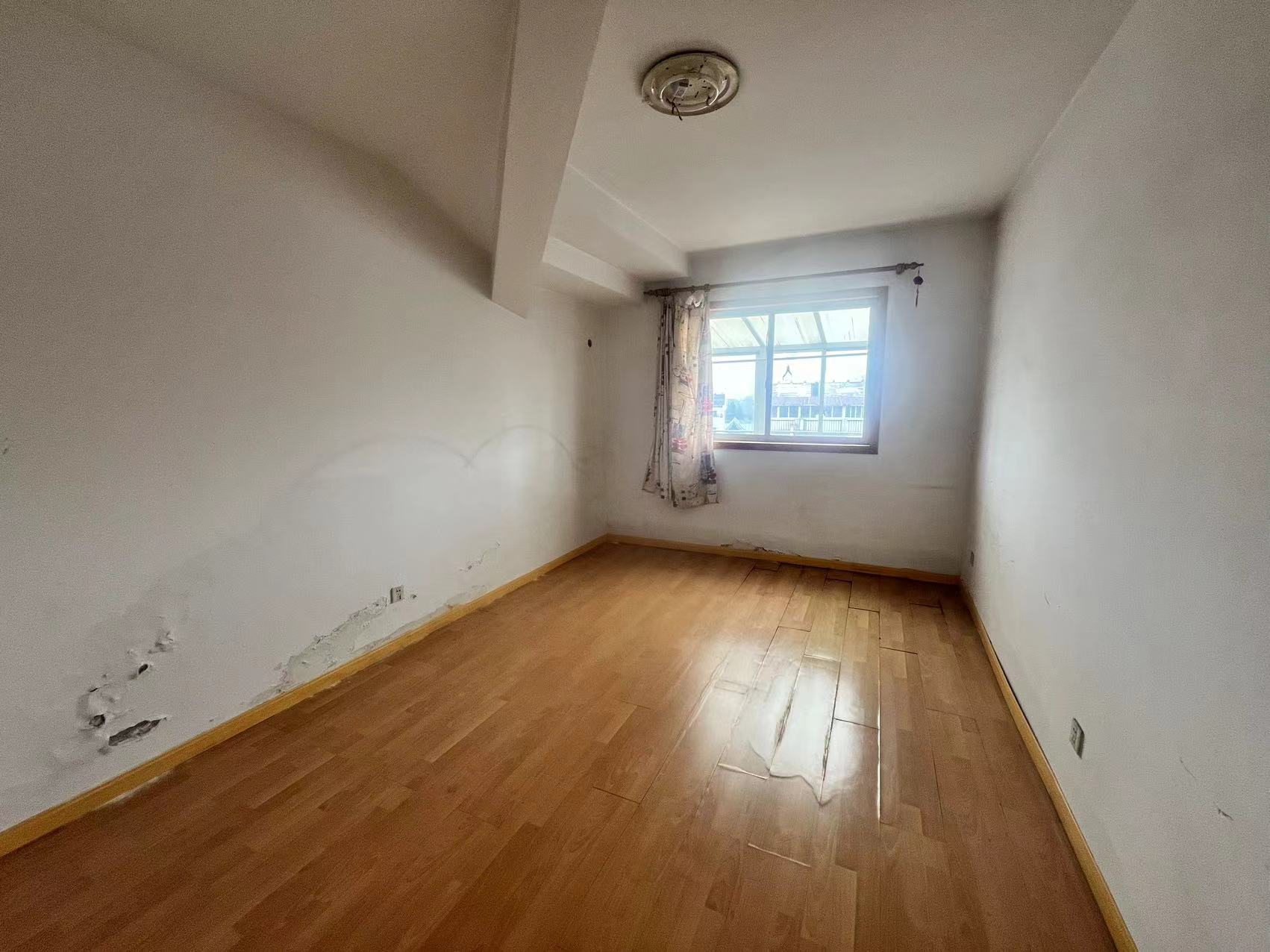 华侨花苑 5室2厅2卫 148m&sup2;